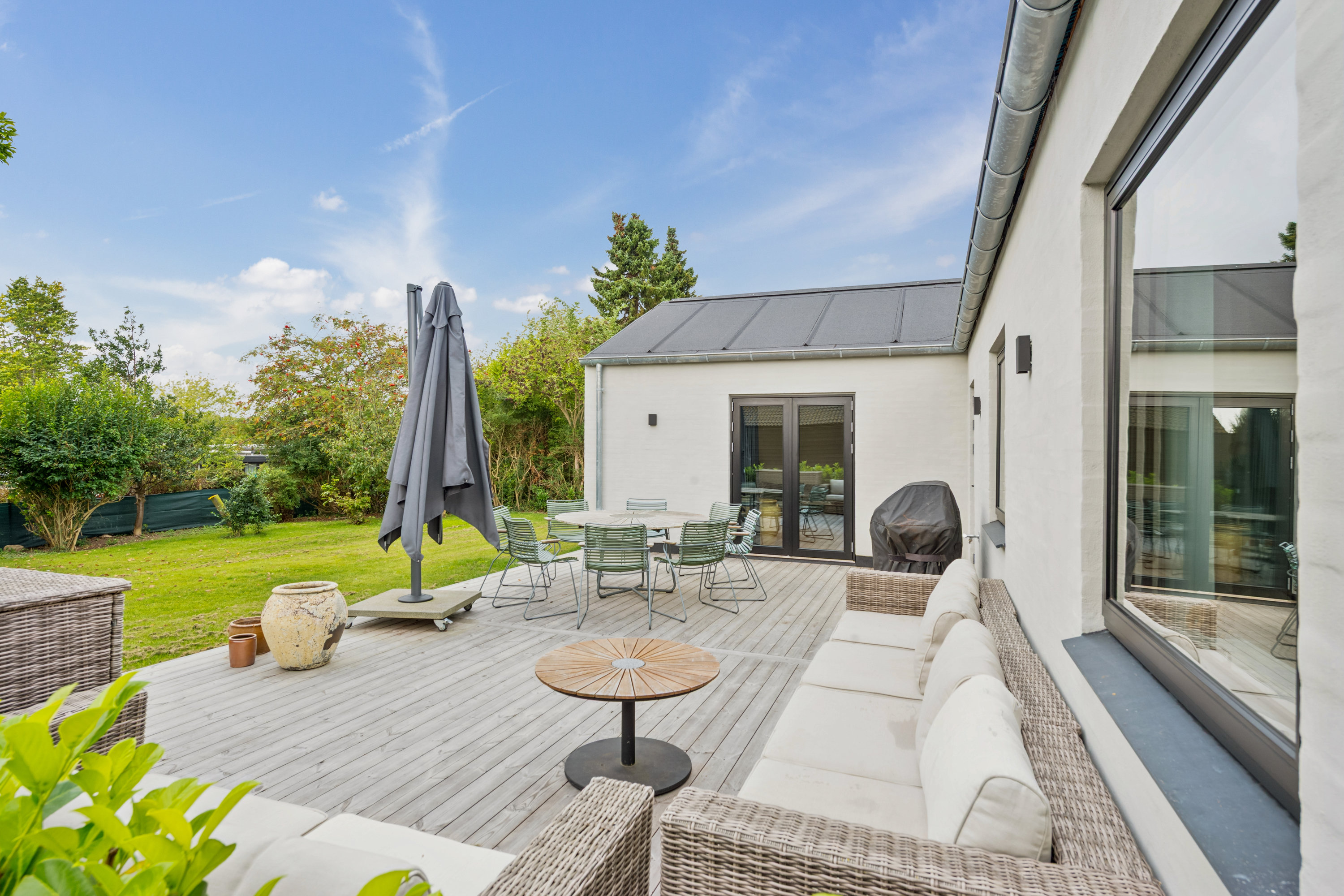 Fremhævet terrasse billede i fuldskærmstilstand. Billede af Hinbjerg 13, 2690 Karlslunde