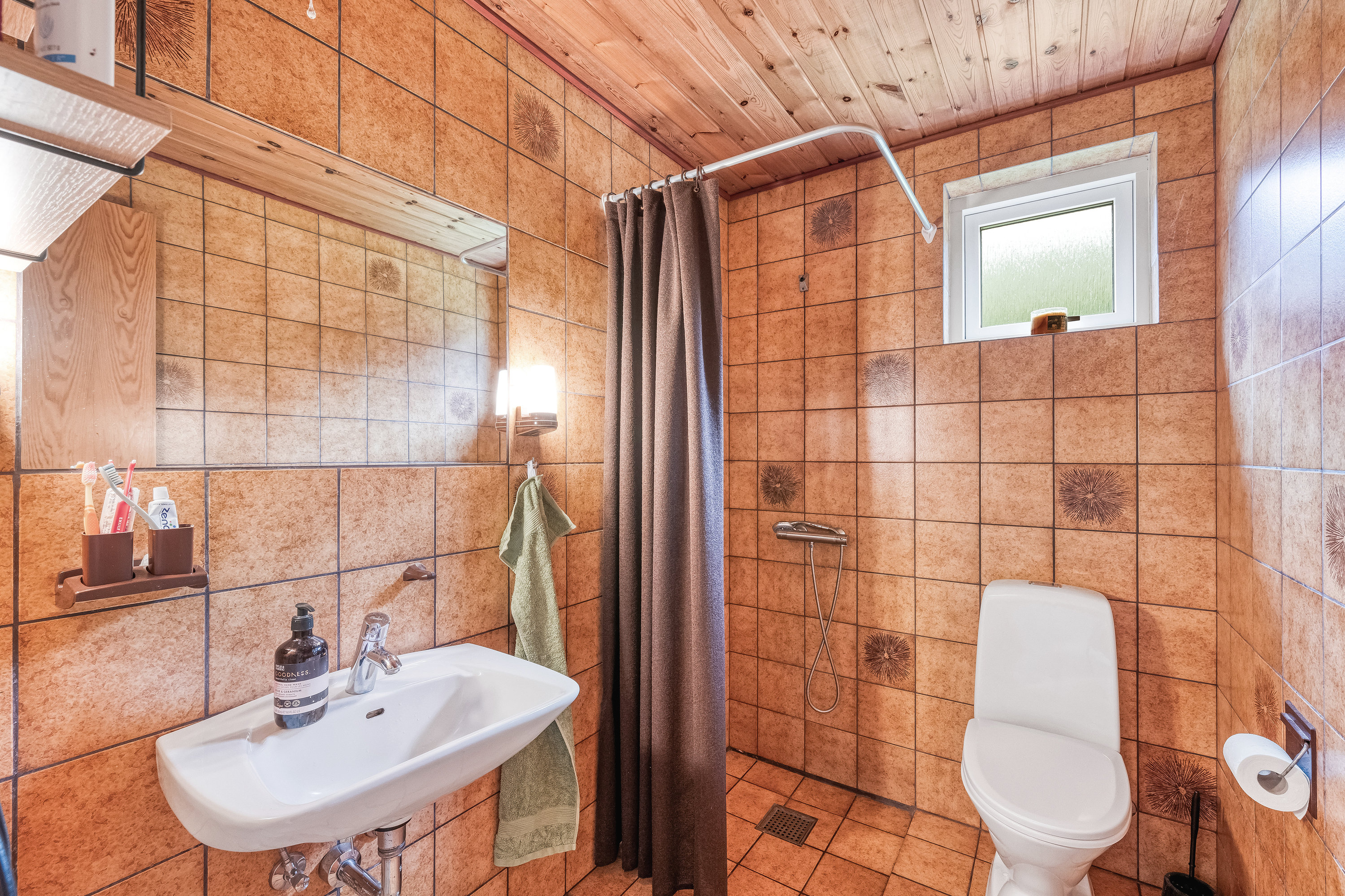 Fremhævet badeværelse billede i fuldskærmstilstand. Billede af Ørnhøjvej 12, Grønbjerg, 6971 Spjald