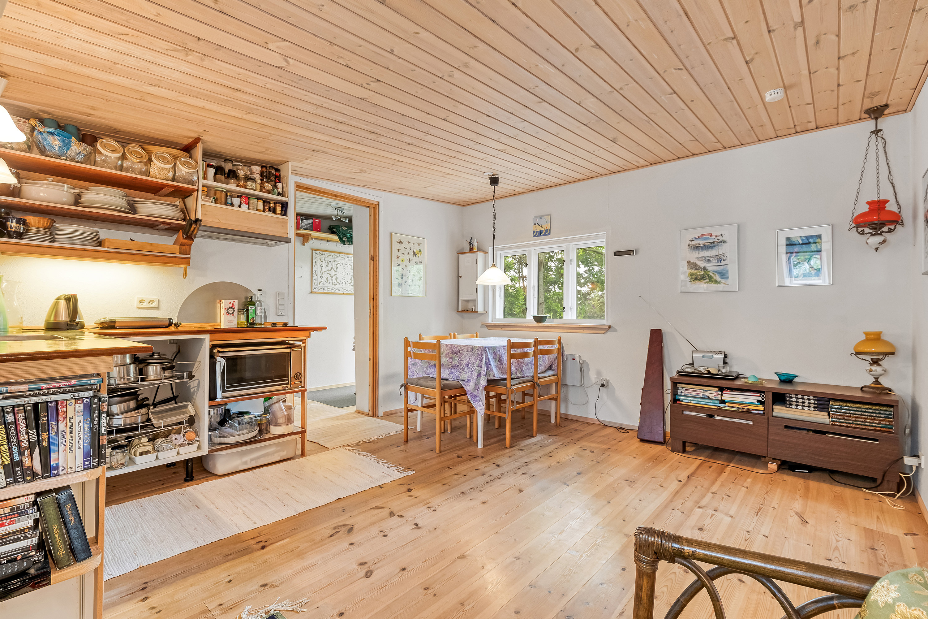 Fremhævet stue billede i fuldskærmstilstand. Billede af Gammel Kulhusvej 76, Skoven, 3630 Jægerspris