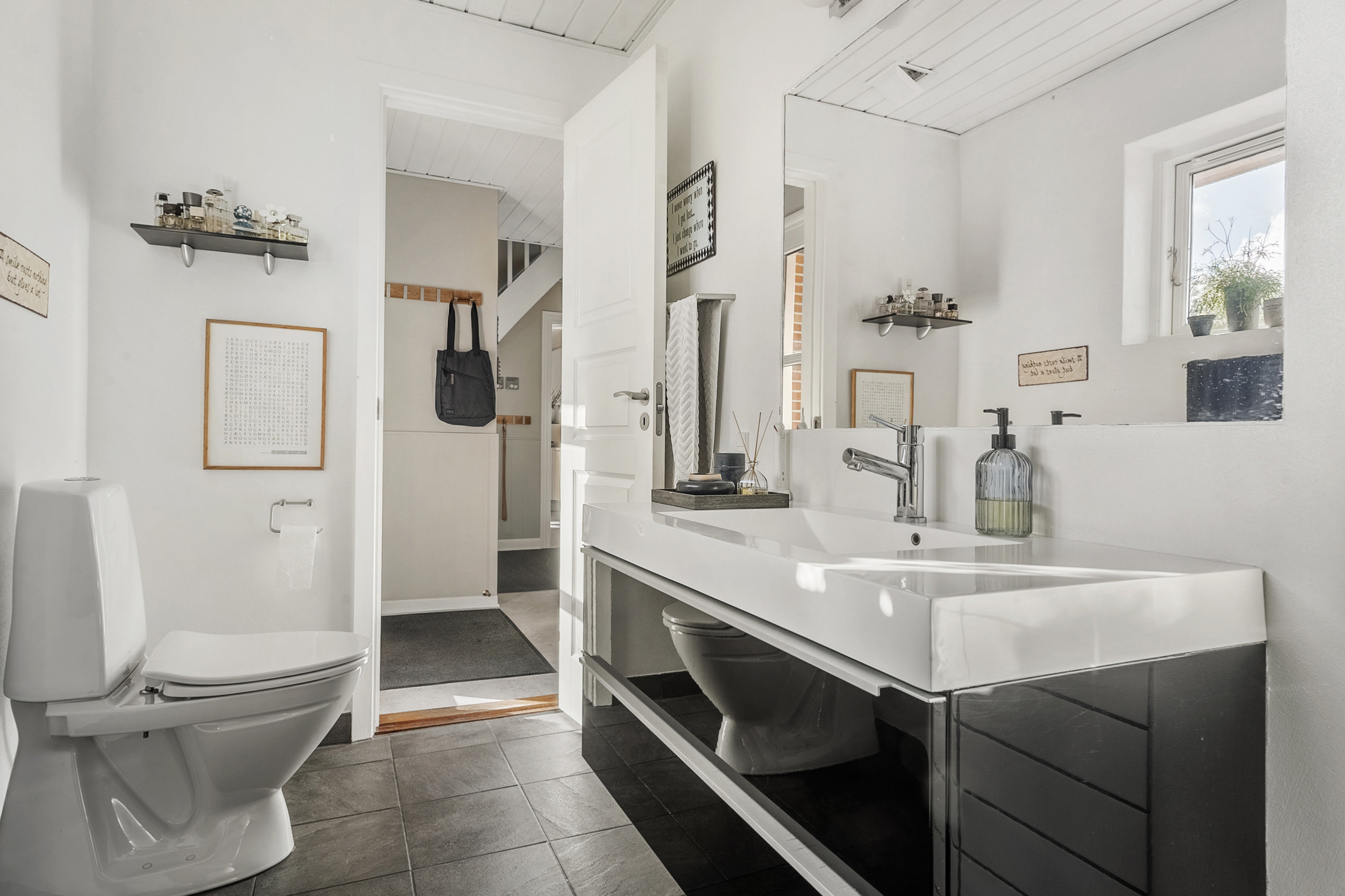 Fremhævet toilet billede i fuldskærmstilstand. Billede af Oensvej 69, 8700 Horsens