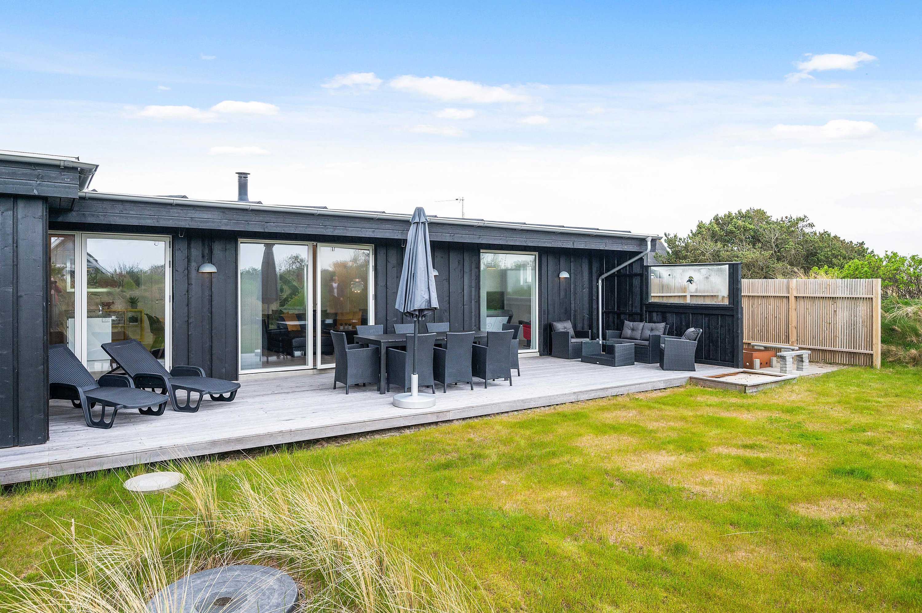 Fremhævet  billede i fuldskærmstilstand. Billede af Fyrmarken 179, Nr Lyngvig, 6960 Hvide Sande