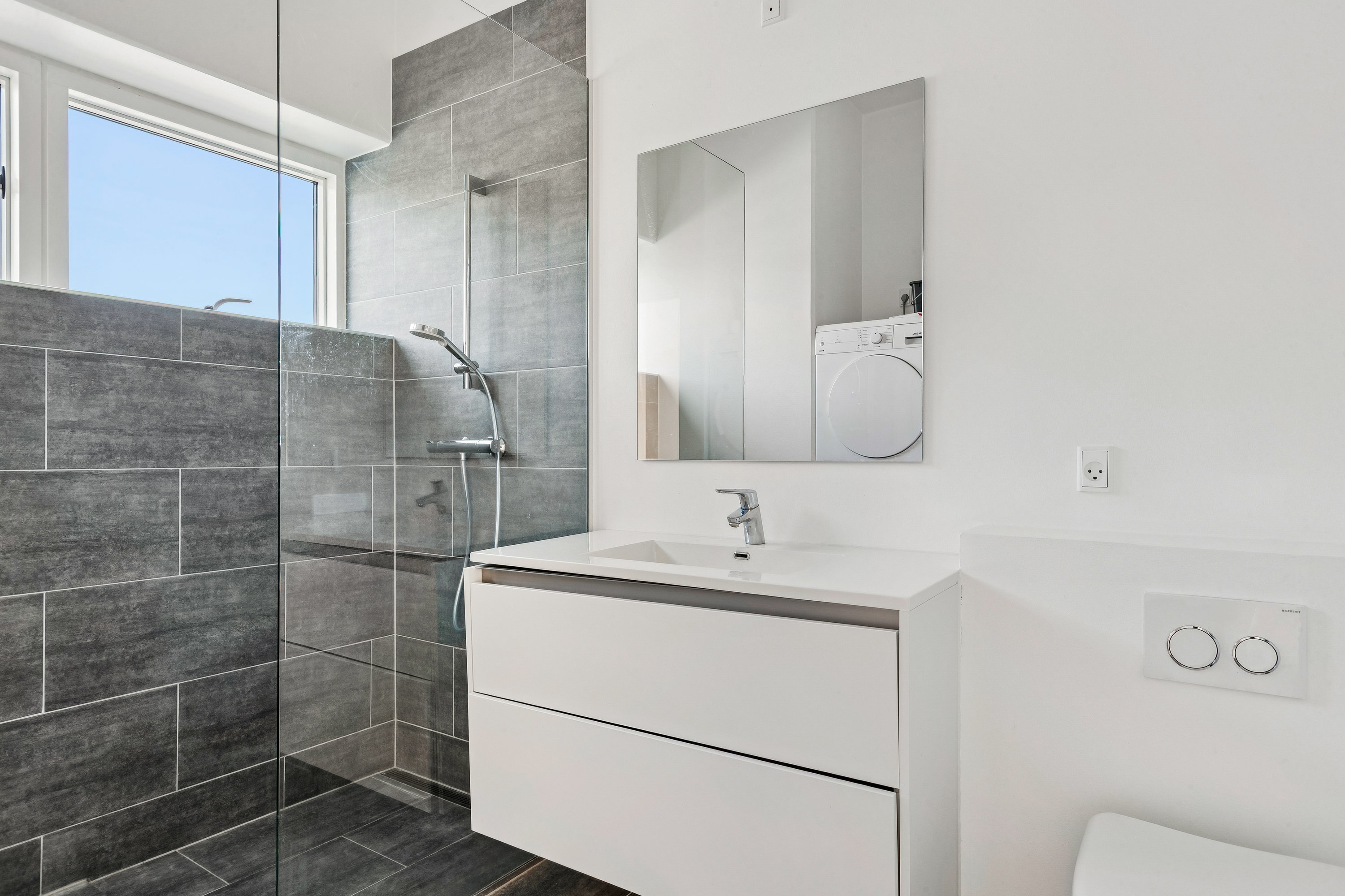 Fremhævet badeværelse billede i fuldskærmstilstand. Billede af Teglværksbakken 11, 1., 3140 Ålsgårde