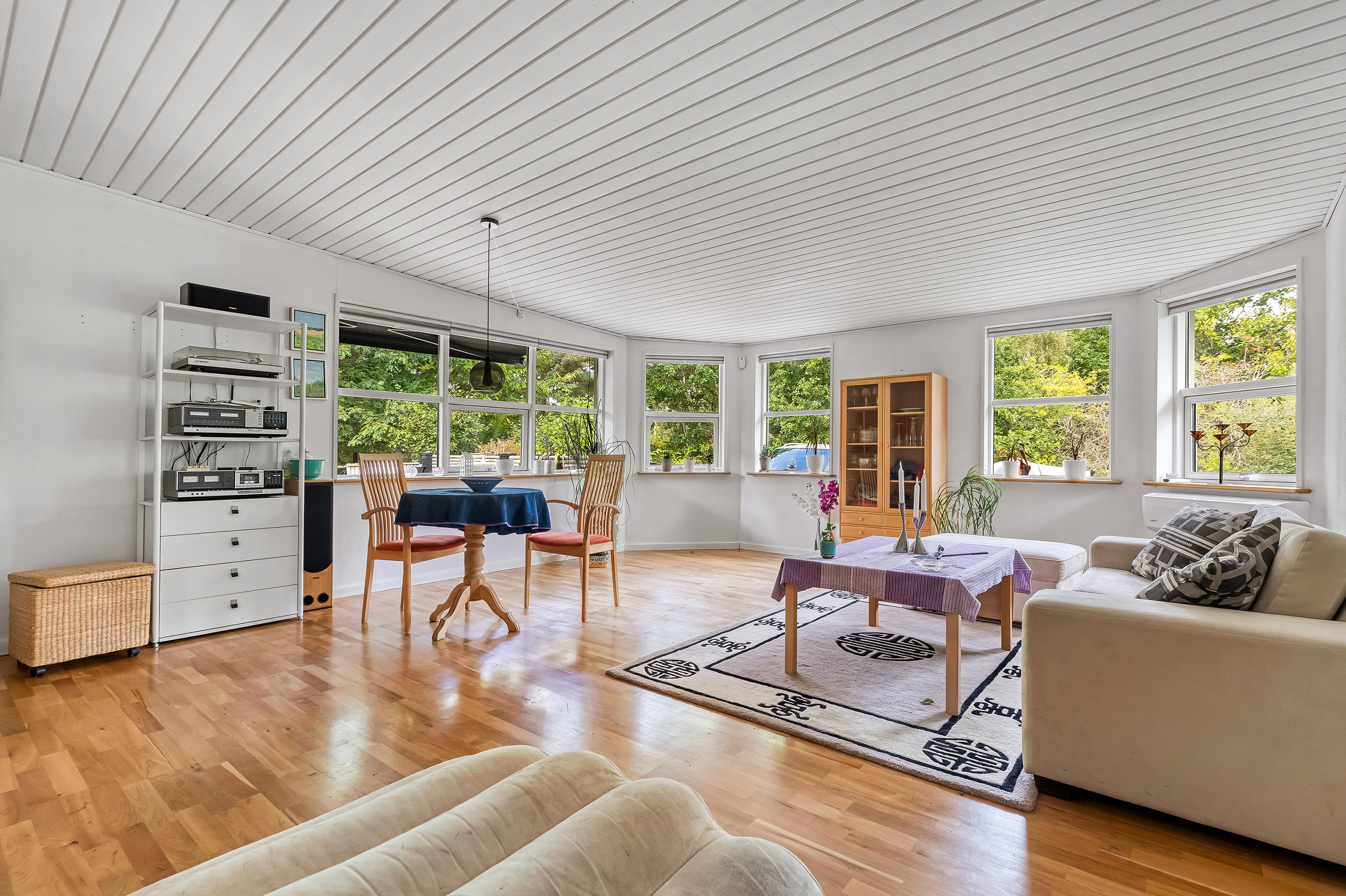 Fremhævet stue billede i fuldskærmstilstand. Billede af Hanekammen 14, 3210 Vejby