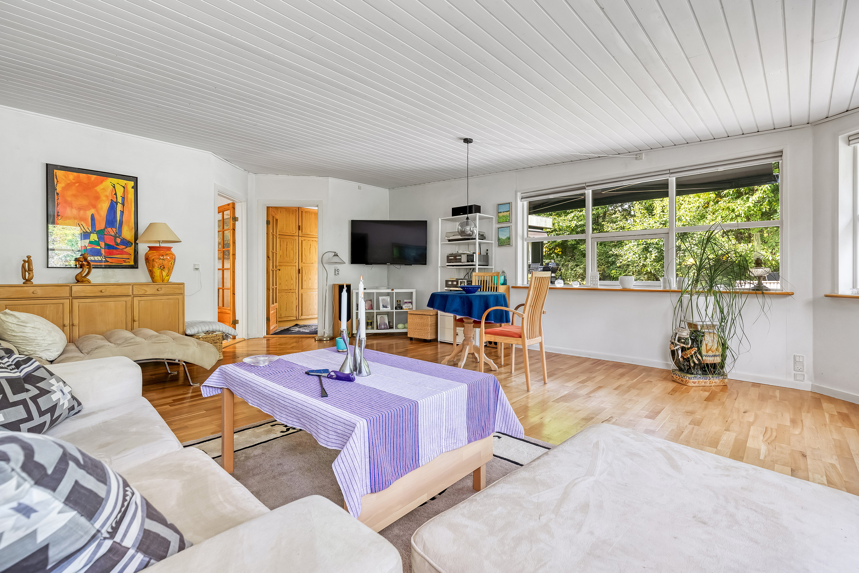 Fremhævet stue billede i fuldskærmstilstand. Billede af Hanekammen 14, 3210 Vejby