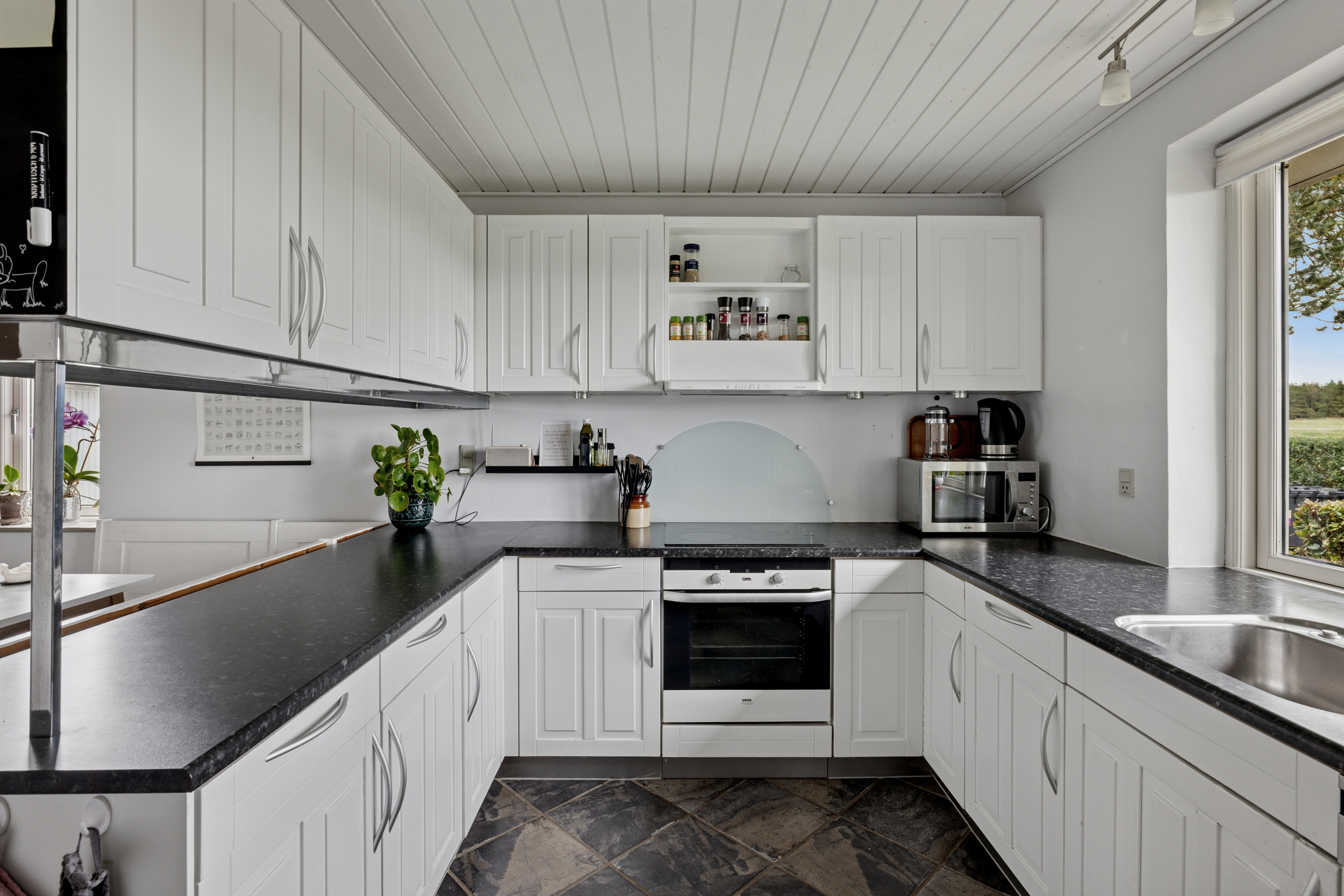 Fremhævet køkken billede i fuldskærmstilstand. Billede af Nr. Søbyvej 1, Grønkær, 7850 Stoholm Jyll
