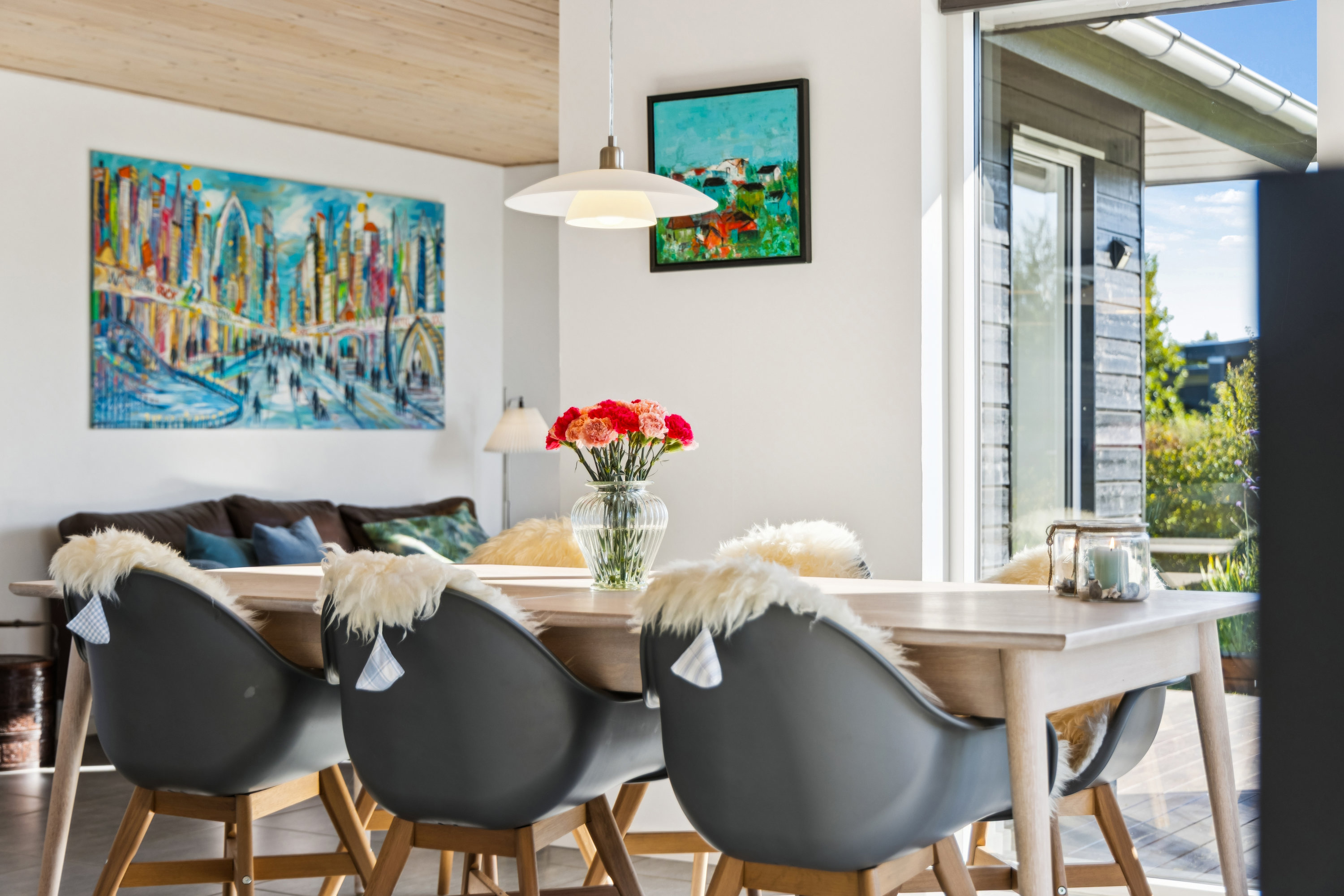 Fremhævet stue billede i fuldskærmstilstand. Billede af Rødkløvervej 17, Hou, 9370 Hals