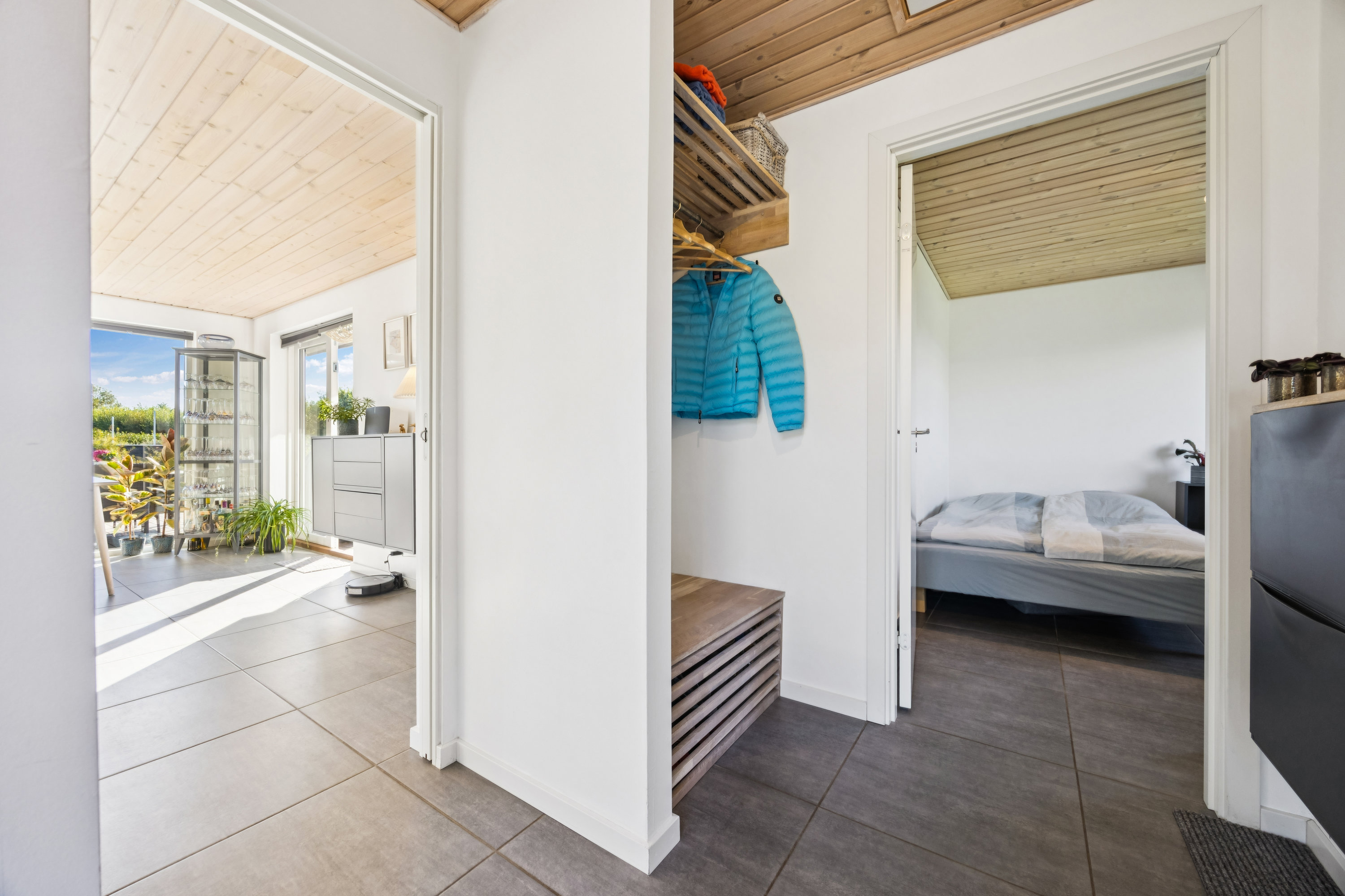 Fremhævet gang billede i fuldskærmstilstand. Billede af Rødkløvervej 17, Hou, 9370 Hals