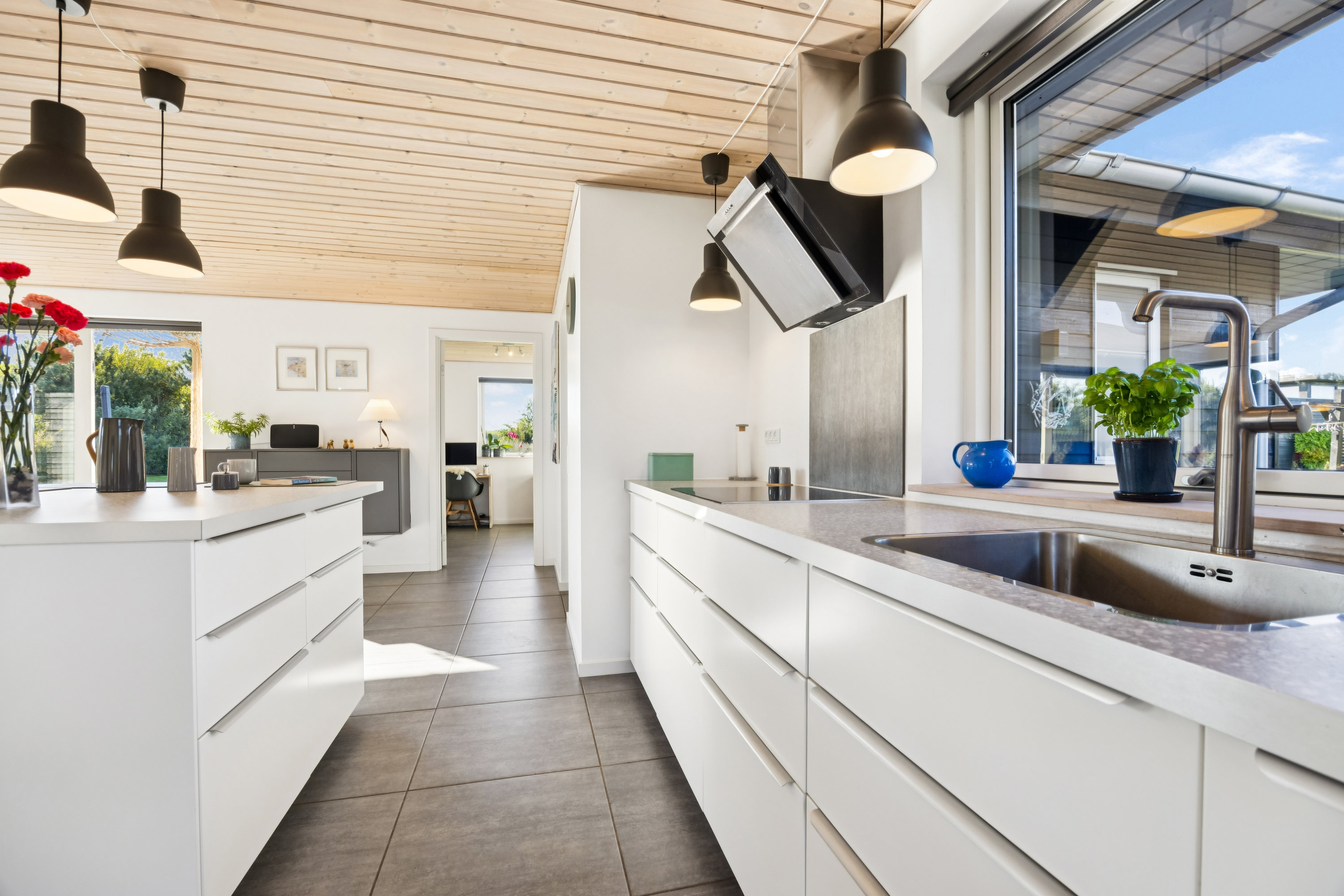 Fremhævet køkken billede i fuldskærmstilstand. Billede af Rødkløvervej 17, Hou, 9370 Hals