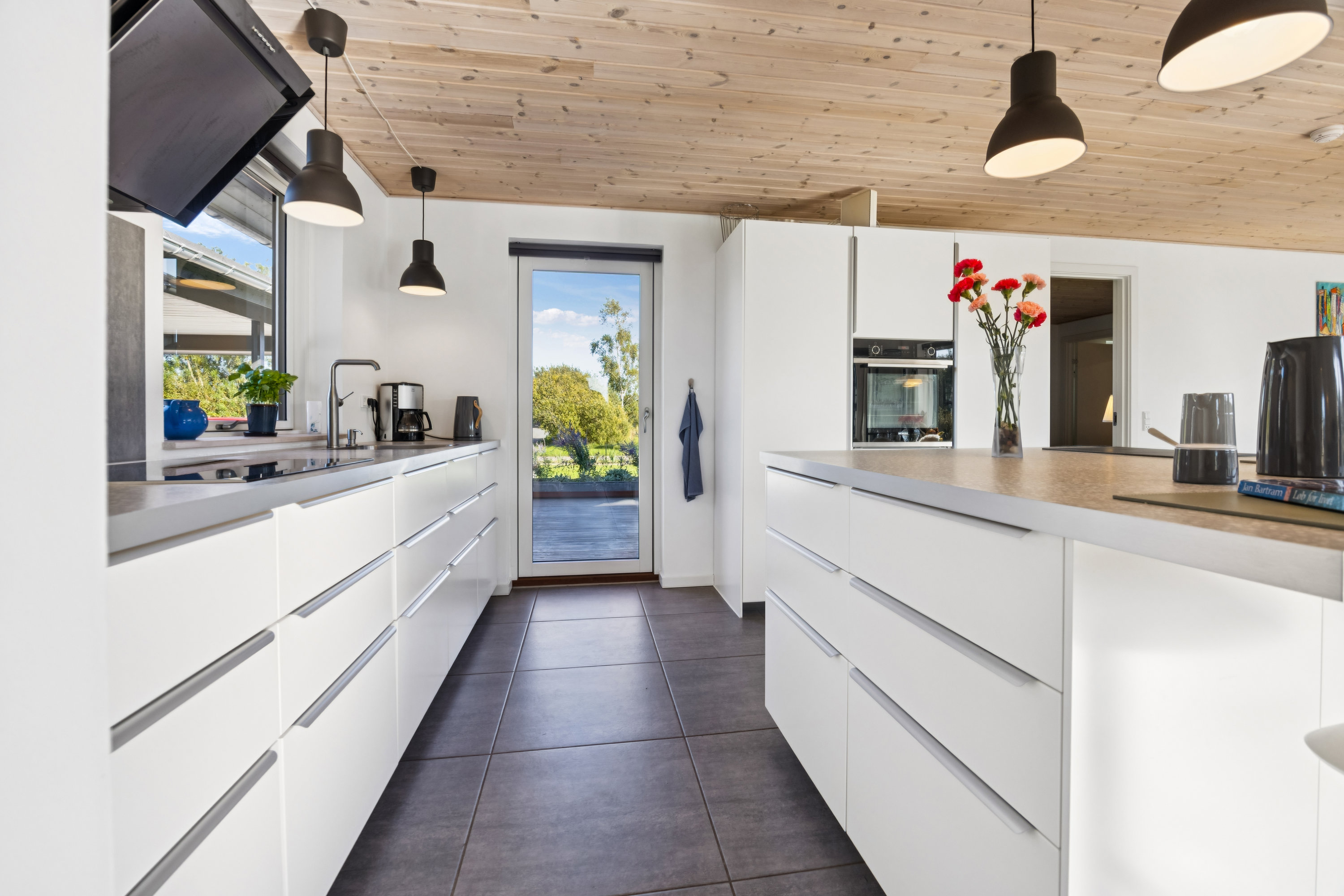 Fremhævet køkken billede i fuldskærmstilstand. Billede af Rødkløvervej 17, Hou, 9370 Hals