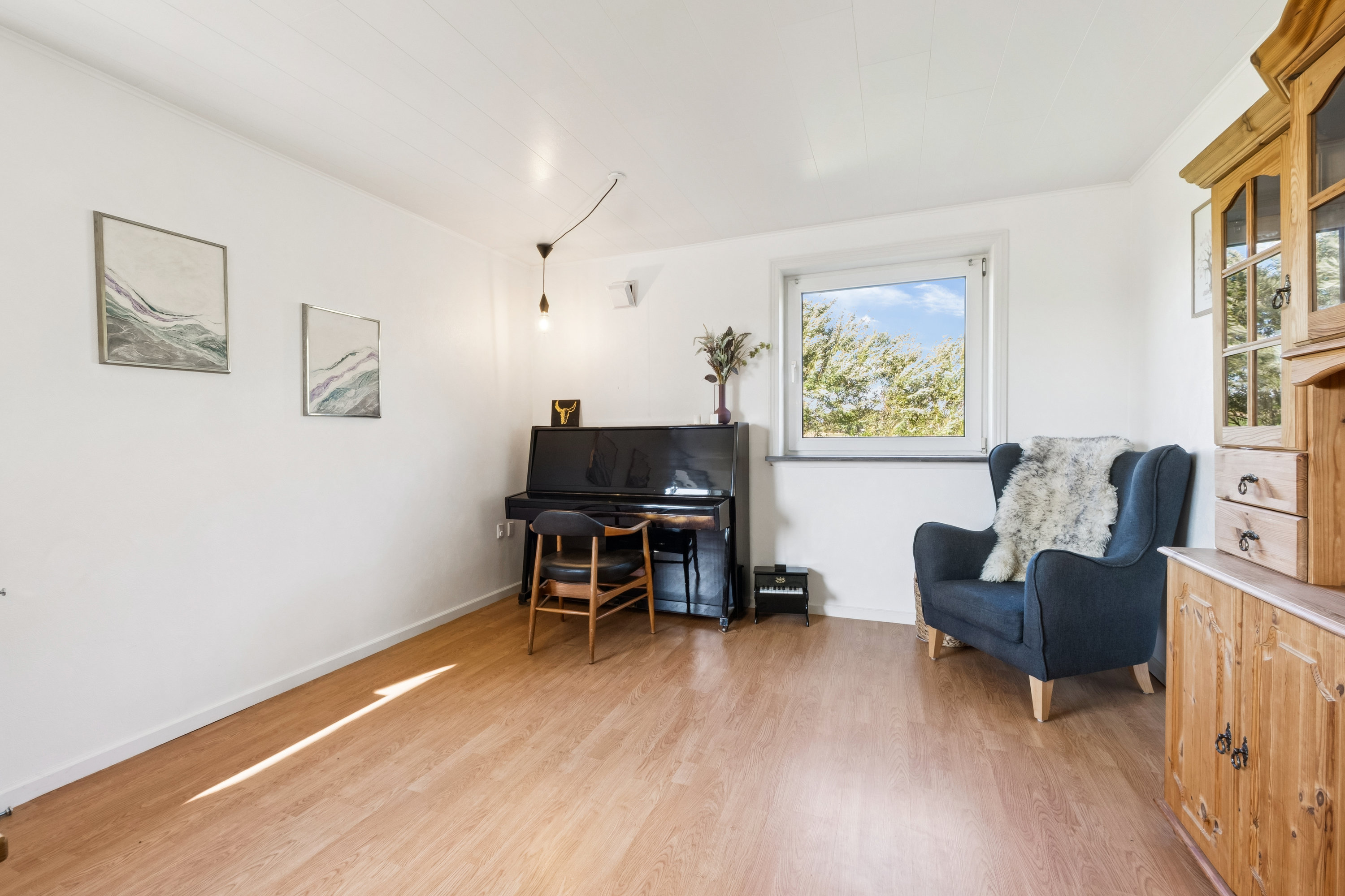 Fremhævet stue billede i fuldskærmstilstand. Billede af Næssundvej 389, Karby, 7960 Karby