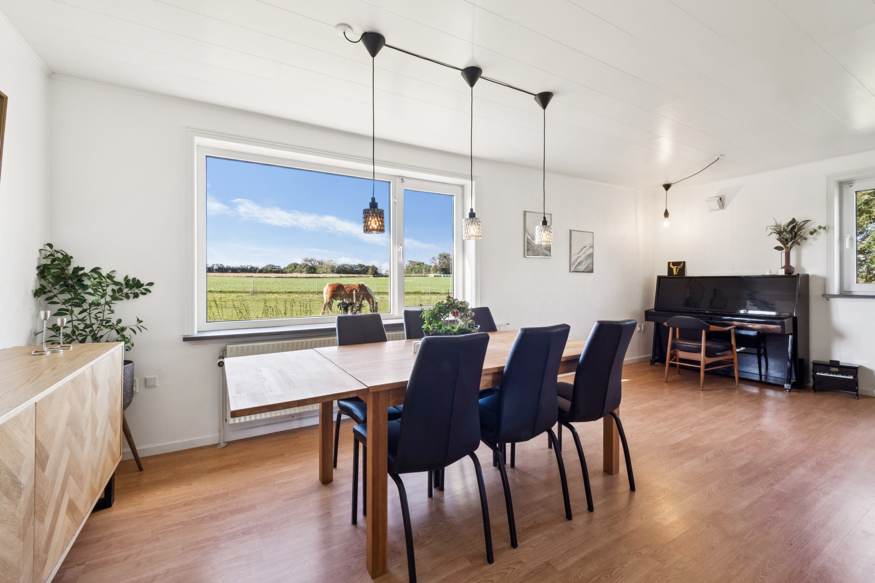 Fremhævet stue billede i fuldskærmstilstand. Billede af Næssundvej 389, Karby, 7960 Karby