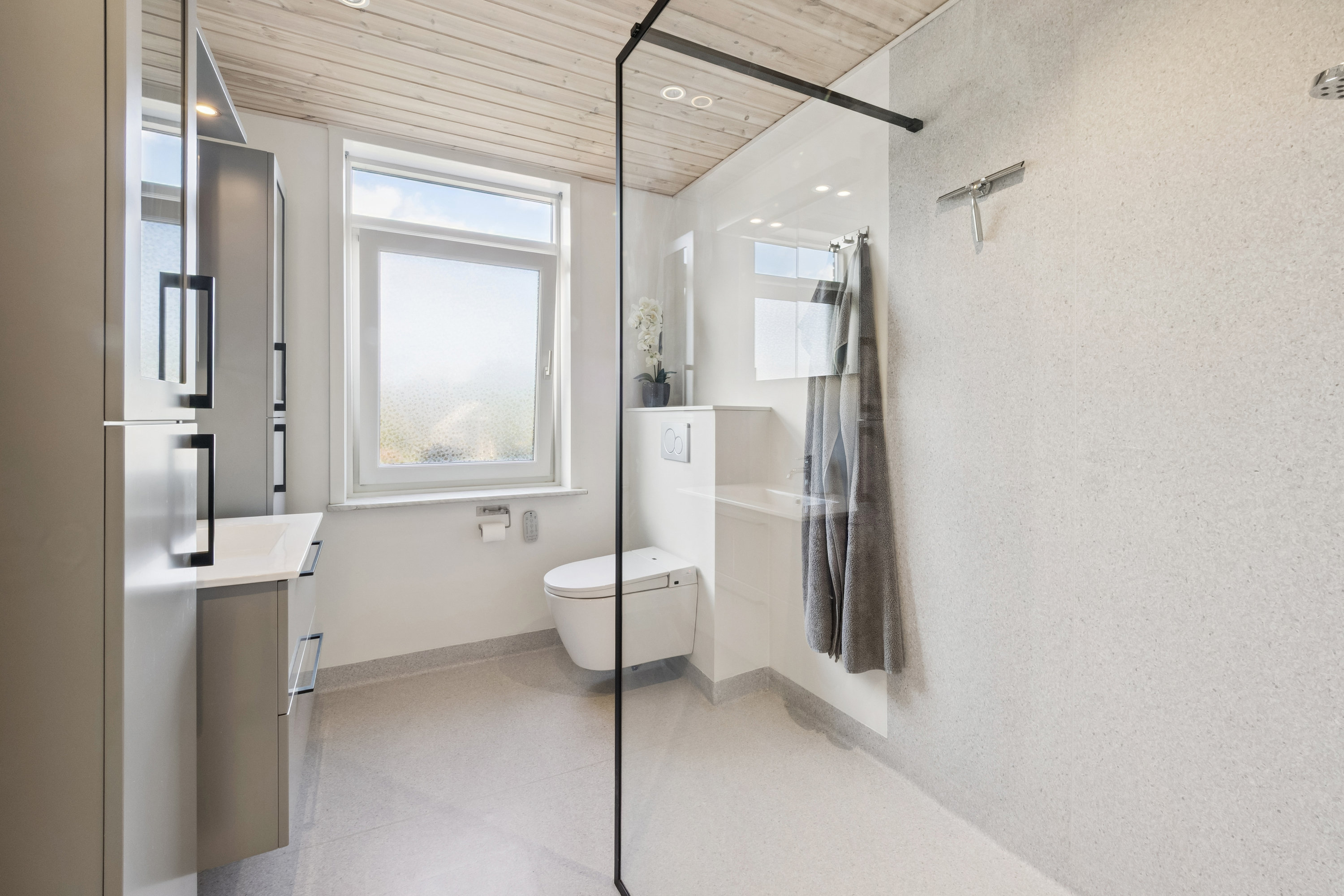 Fremhævet badeværelse stueplan billede i fuldskærmstilstand. Billede af Klingenbergsgade 12, 7900 Nykøbing M