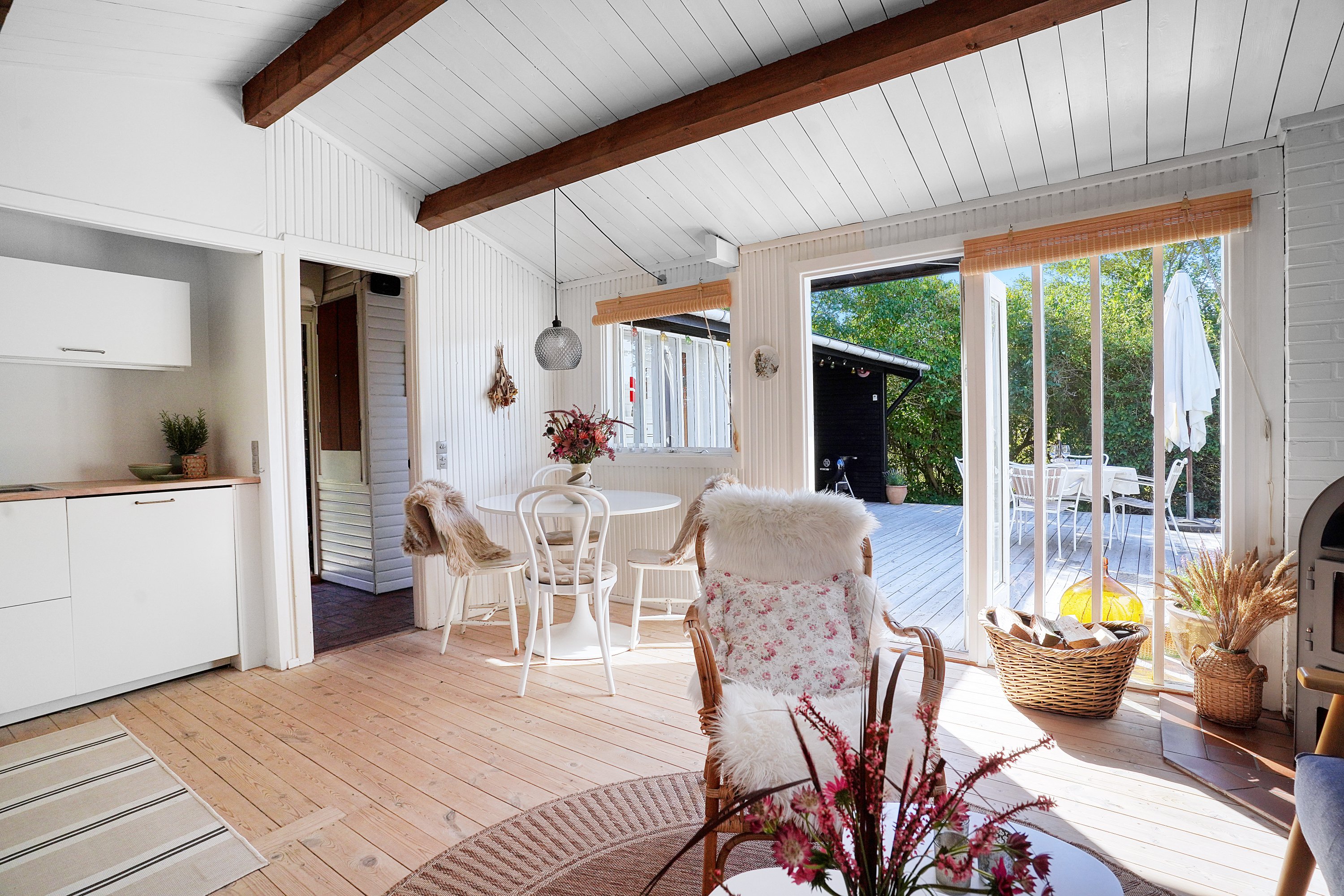 Fremhævet stue billede i fuldskærmstilstand. Billede af Uglevej 3, 3120 Dronningmølle