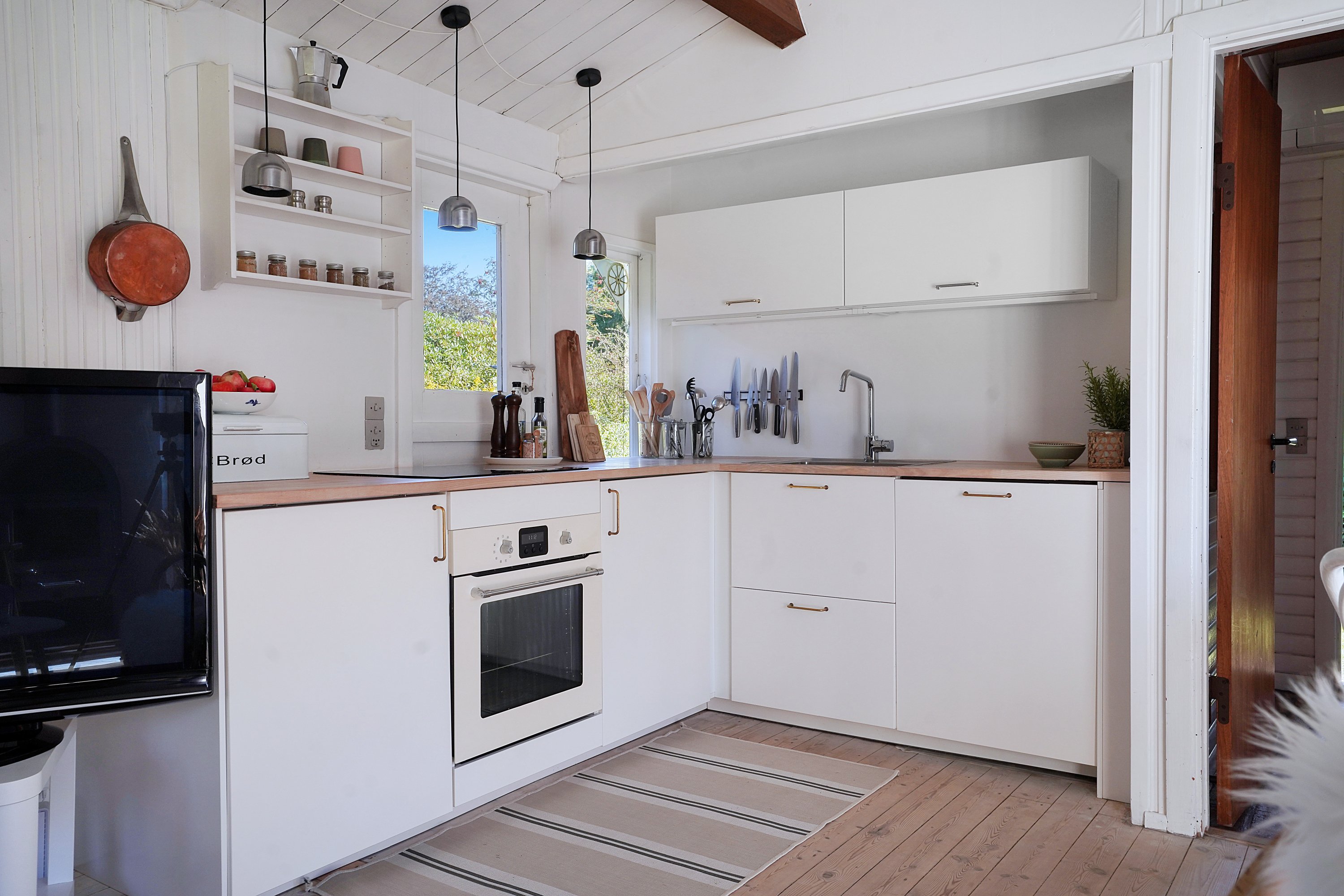 Fremhævet køkken billede i fuldskærmstilstand. Billede af Uglevej 3, 3120 Dronningmølle