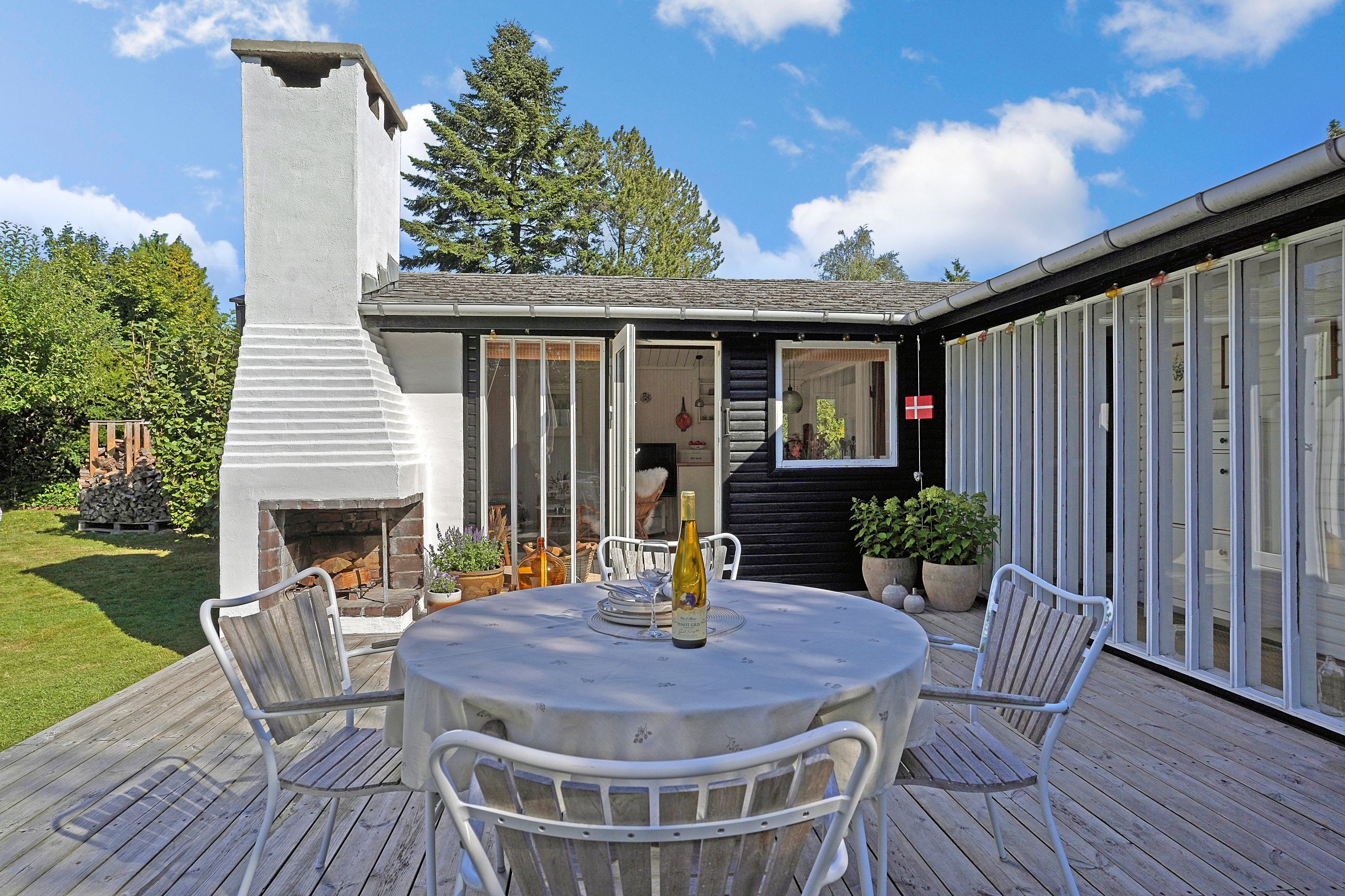 Fremhævet terrasse billede i fuldskærmstilstand. Billede af Uglevej 3, 3120 Dronningmølle