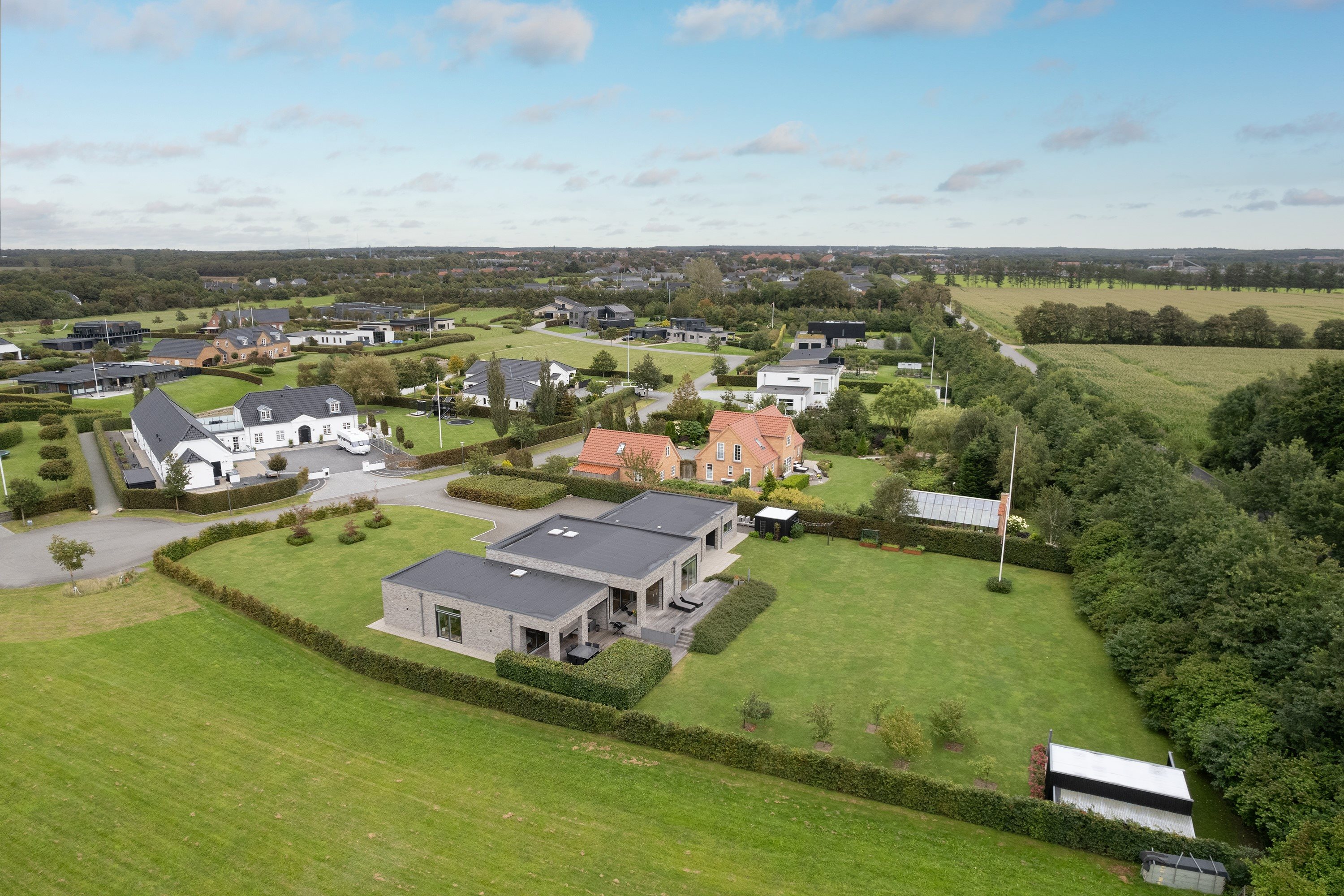 Fremhævet luftfoto billede i fuldskærmstilstand. Billede af Bjerget 25, 6800 Varde