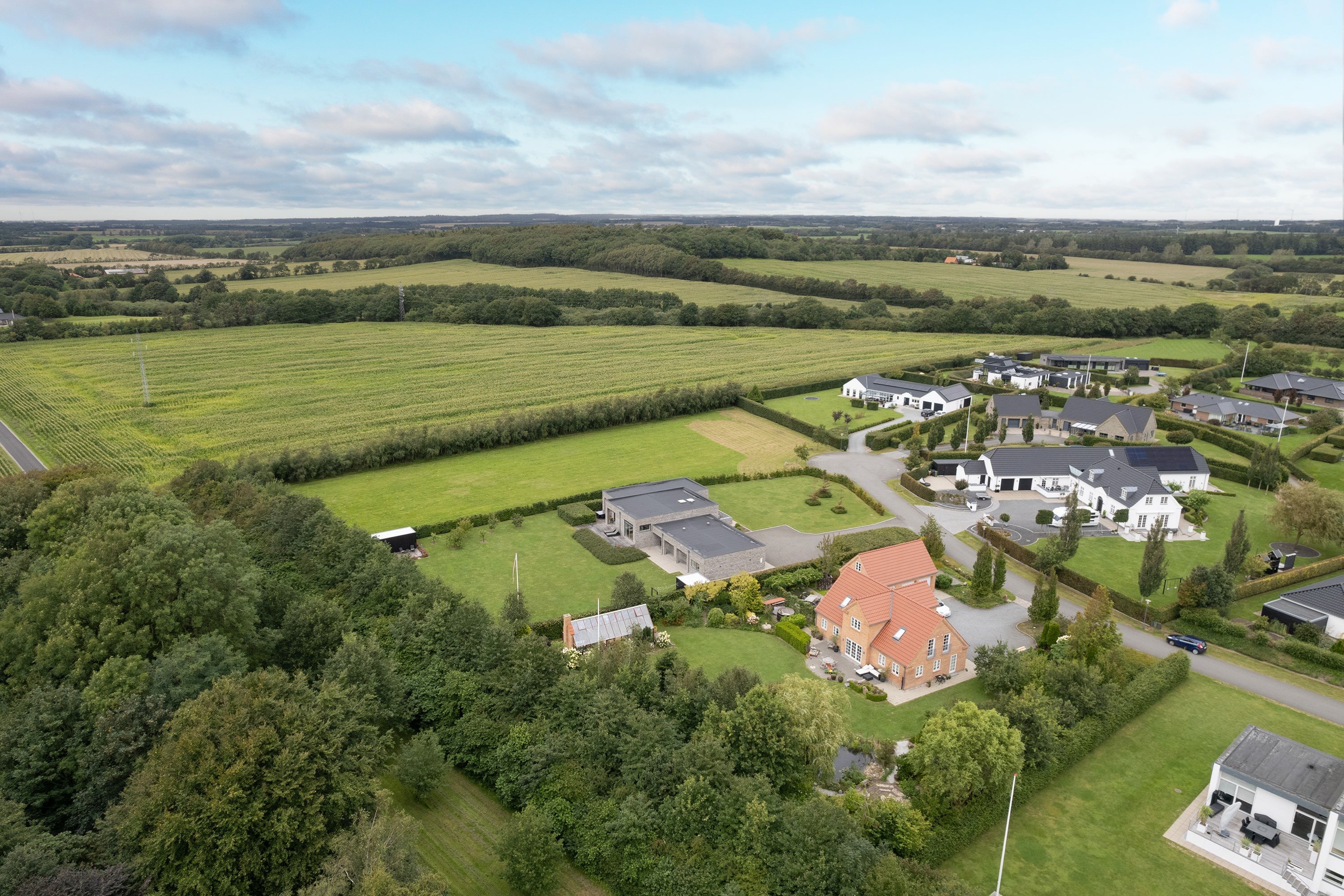 Fremhævet luftfoto billede i fuldskærmstilstand. Billede af Bjerget 25, 6800 Varde