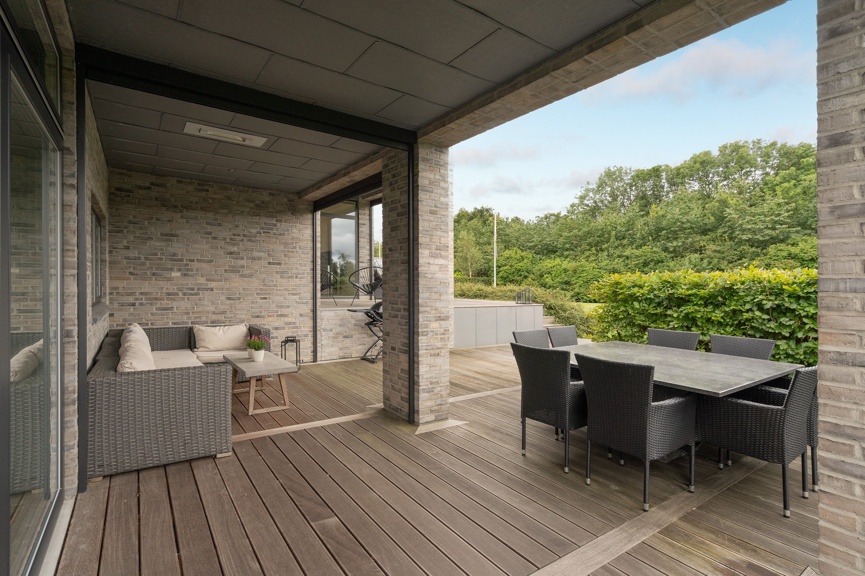 Fremhævet overdækket terrasse billede i fuldskærmstilstand. Billede af Bjerget 25, 6800 Varde