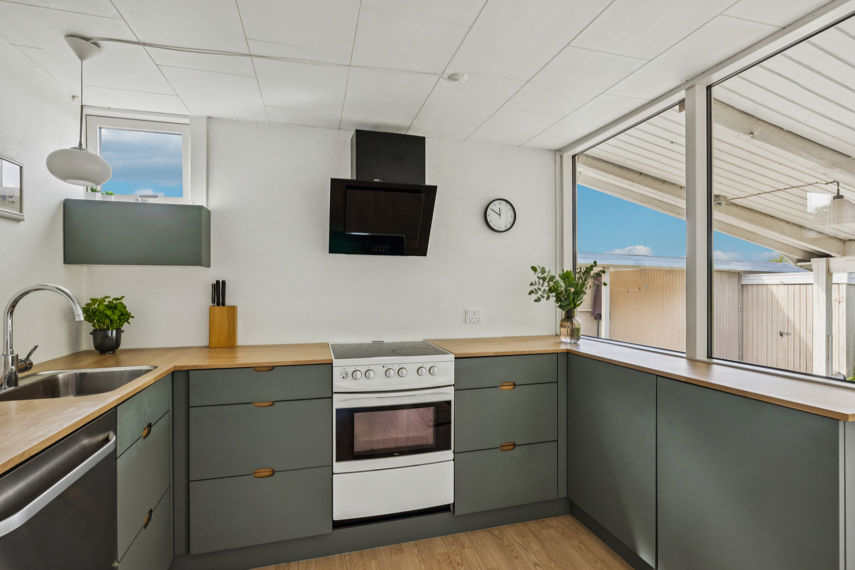 Fremhævet køkken billede i fuldskærmstilstand. Billede af Egholmvej 11, Bønnerup Strand, 8585 Glesborg