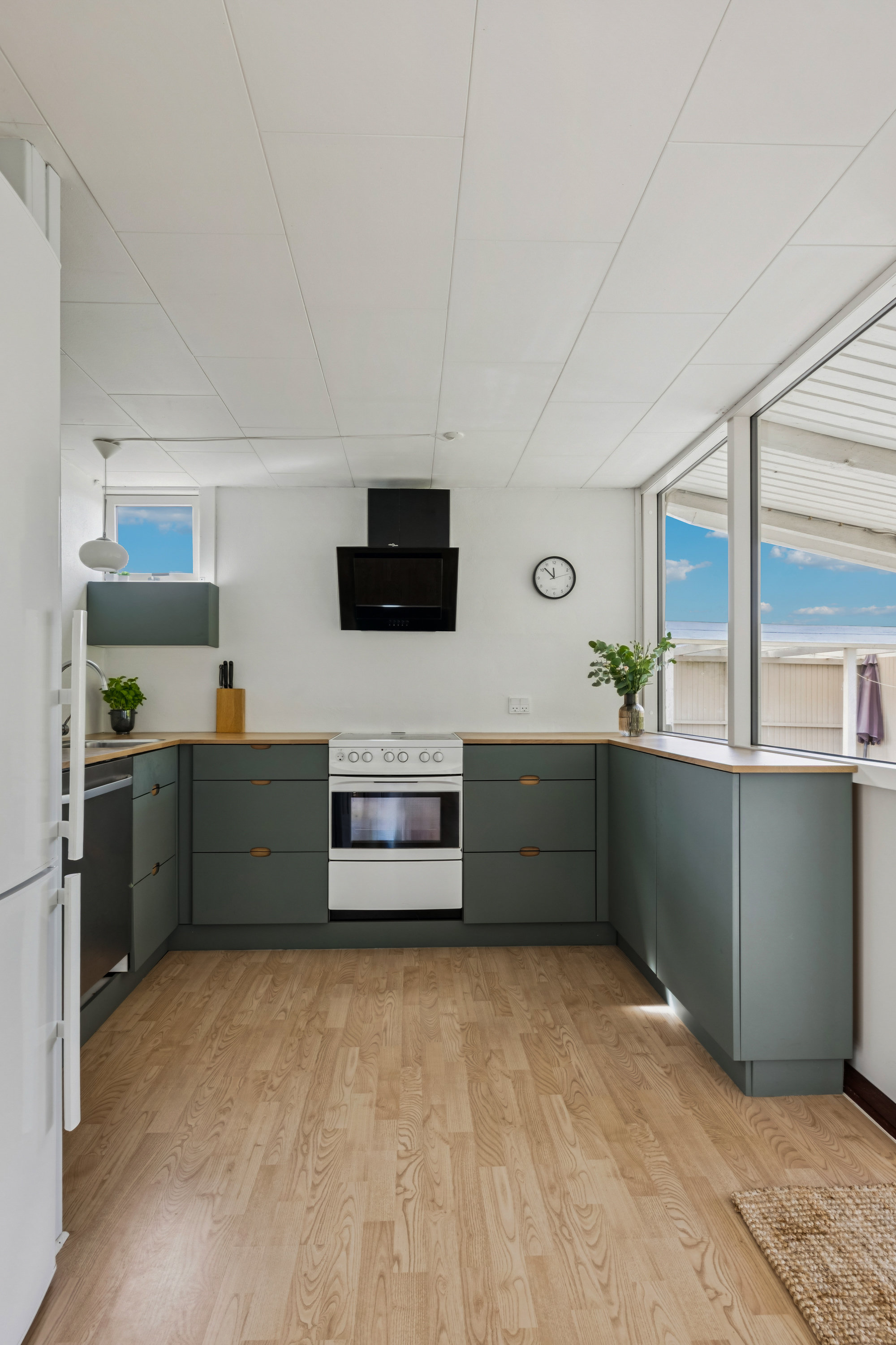 Fremhævet køkken billede i fuldskærmstilstand. Billede af Egholmvej 11, Bønnerup Strand, 8585 Glesborg