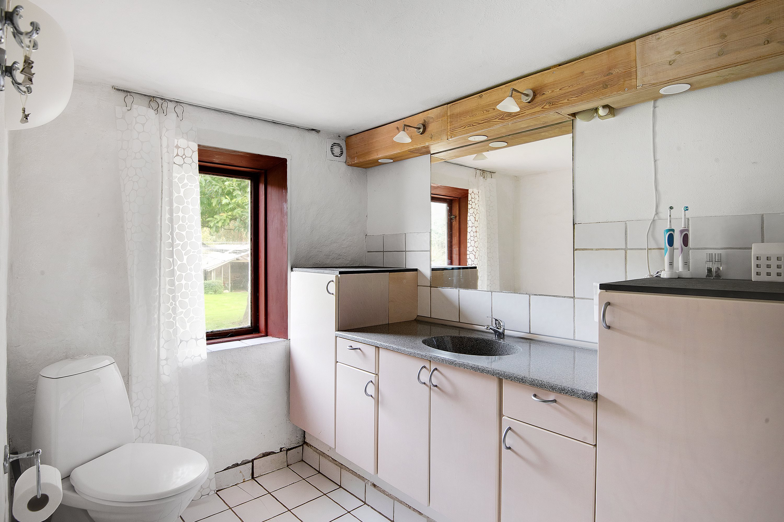 Fremhævet badeværelse billede i fuldskærmstilstand. Billede af Thinggyden 28, 5631 Ebberup