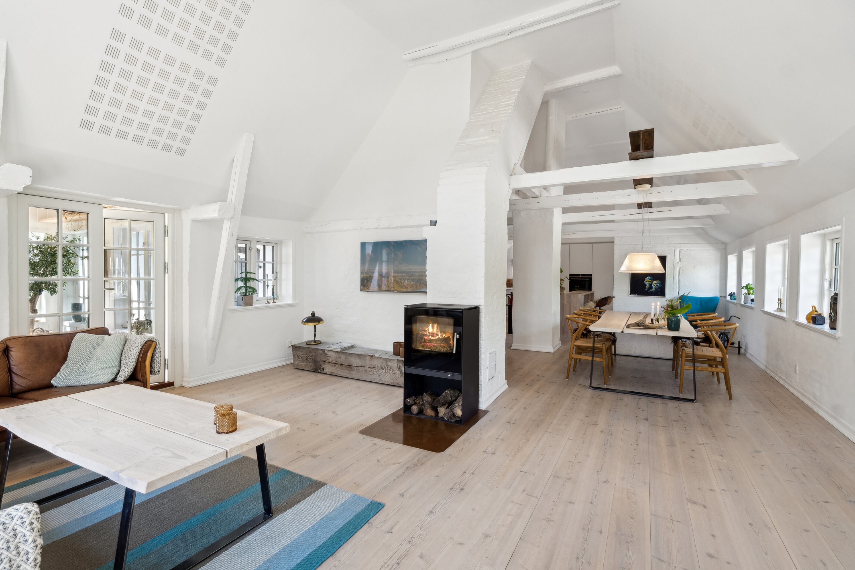 Fremhævet stue billede i fuldskærmstilstand. Billede af Skovballevej 94, Tåsinge, 5700 Svendborg