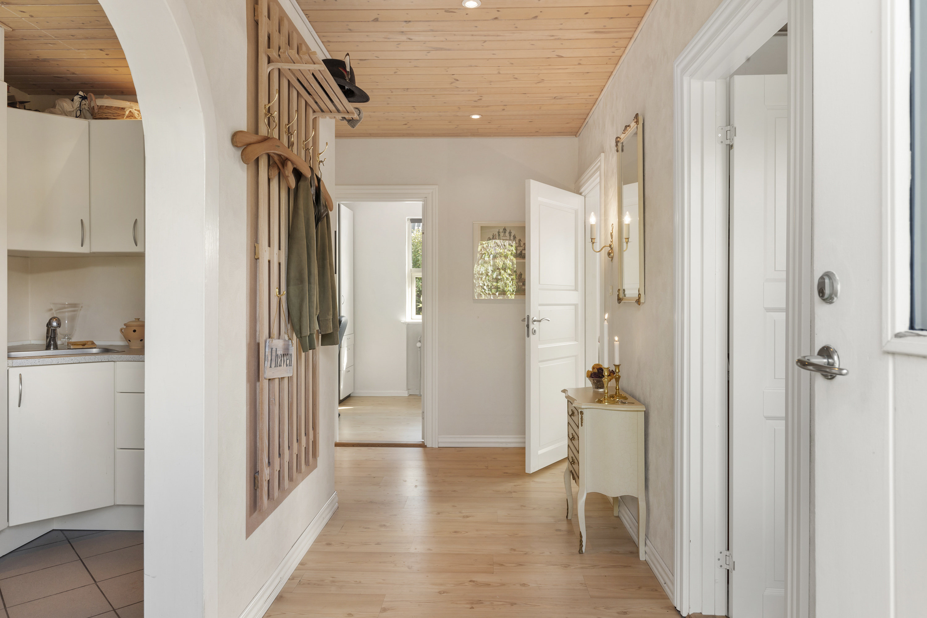 Fremhævet gang billede i fuldskærmstilstand. Billede af Park Alle 19, 9600 Aars