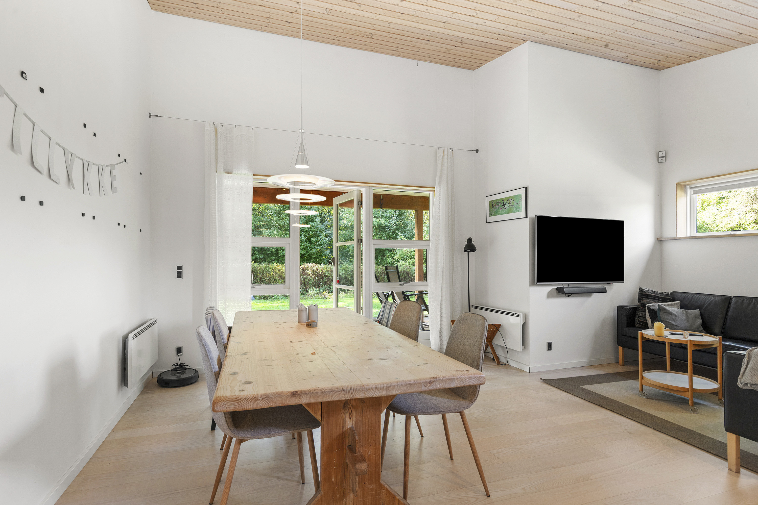 Fremhævet stue billede i fuldskærmstilstand. Billede af Ramshule 46, Lovns, 9640 Farsø