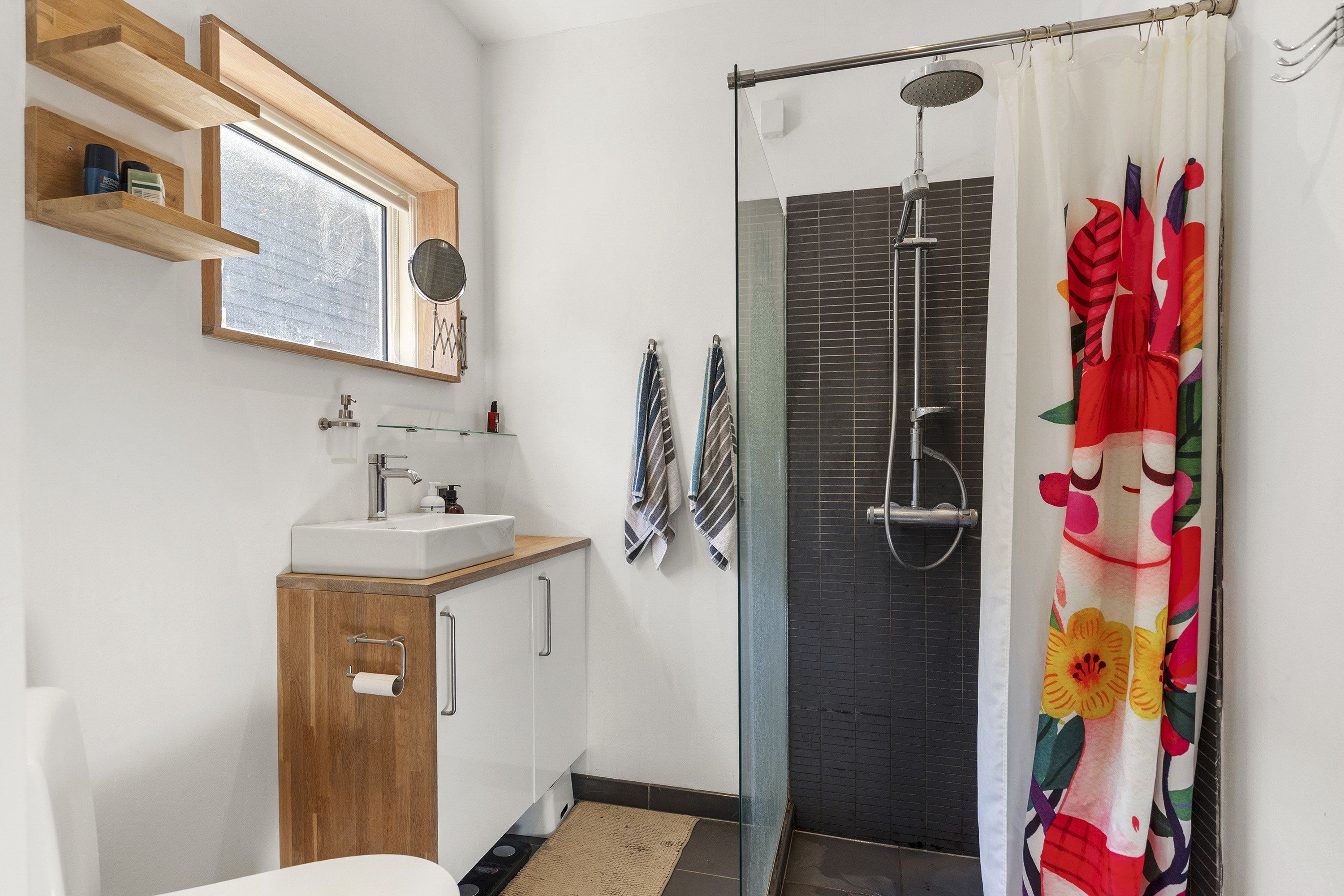 Fremhævet badeværelse billede i fuldskærmstilstand. Billede af Ramshule 46, Lovns, 9640 Farsø