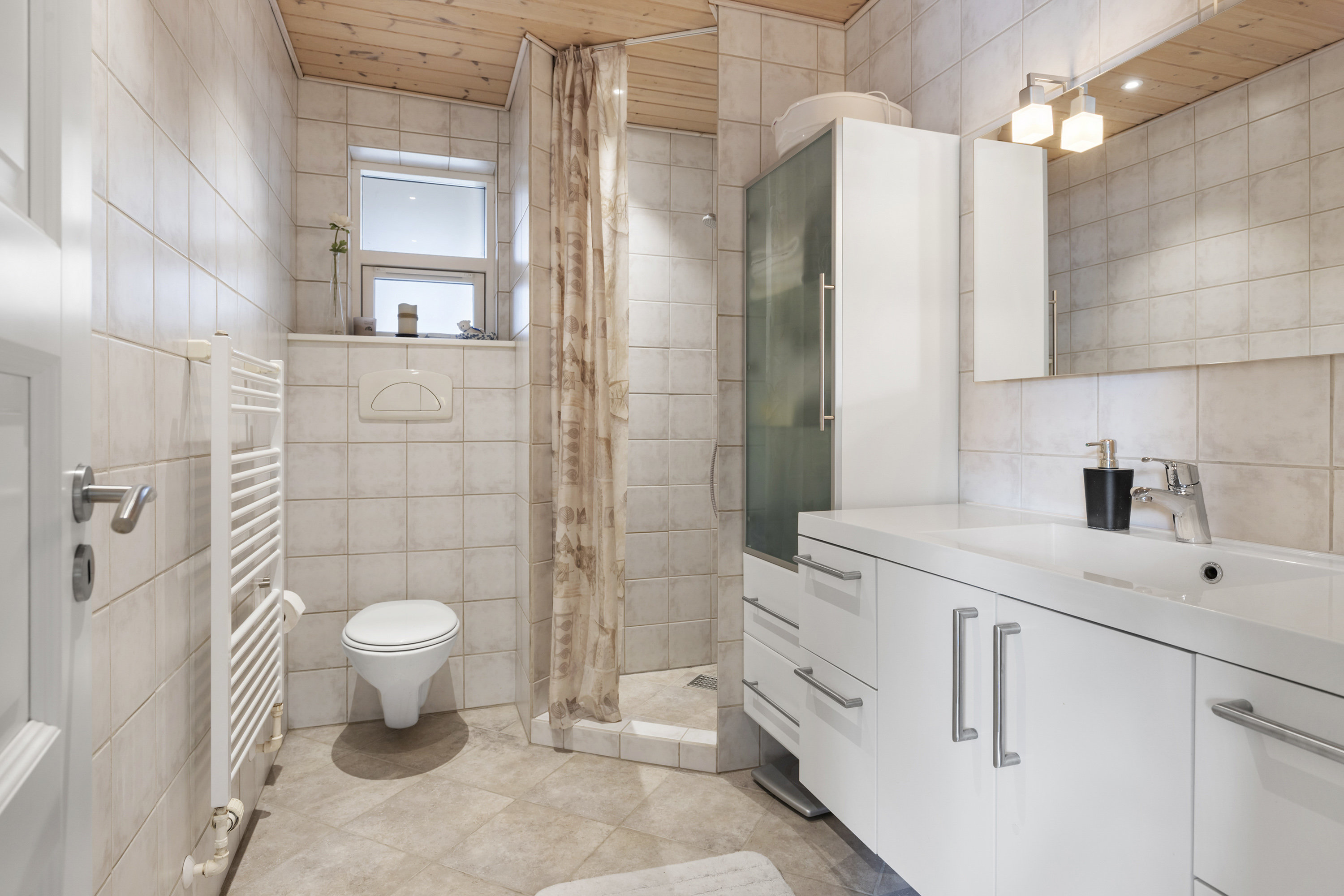 Fremhævet badeværelse billede i fuldskærmstilstand. Billede af Park Alle 19, 9600 Aars