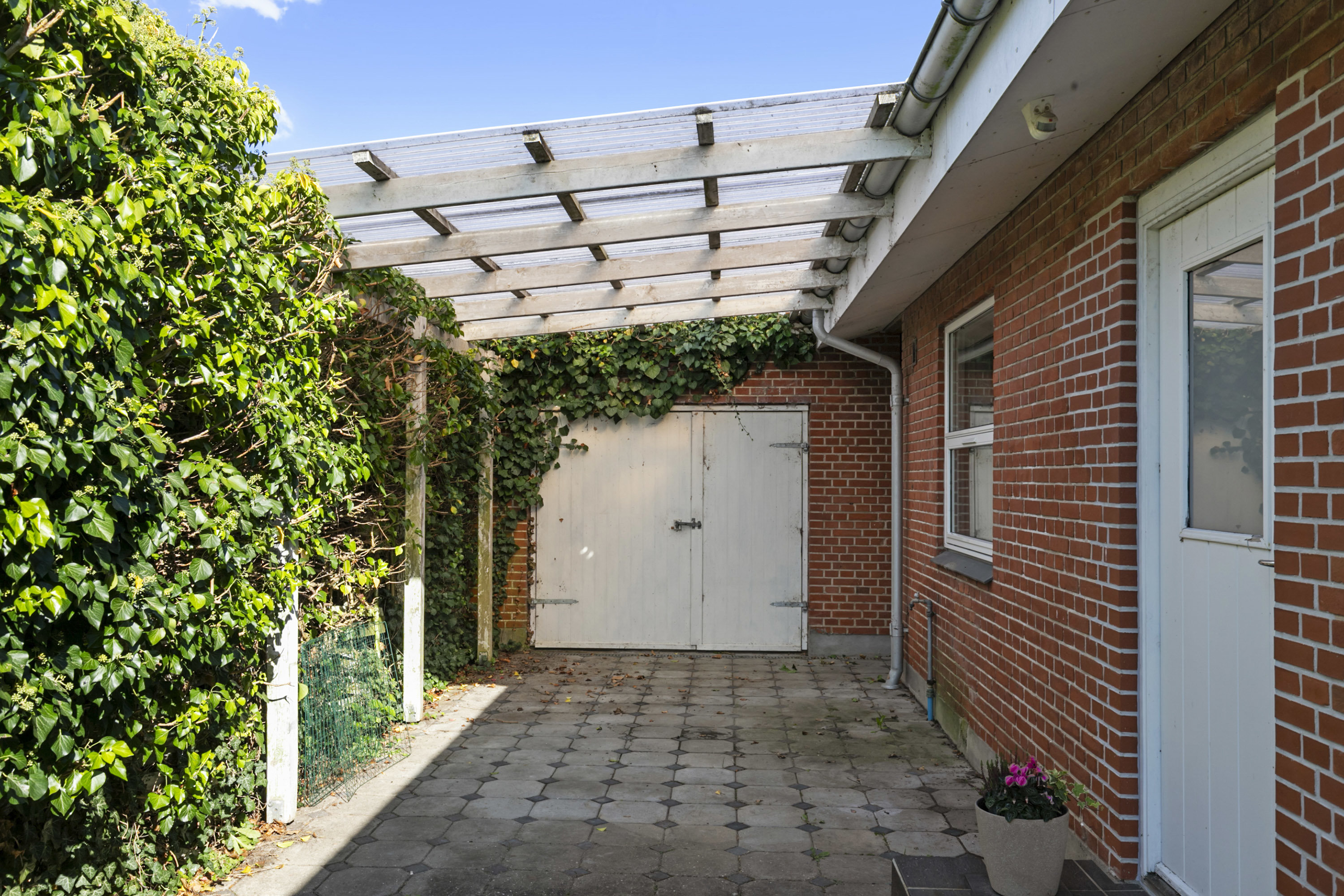 Miniaturebillede 2: indkørsel. Billede af Park Alle 19, 9600 Aars