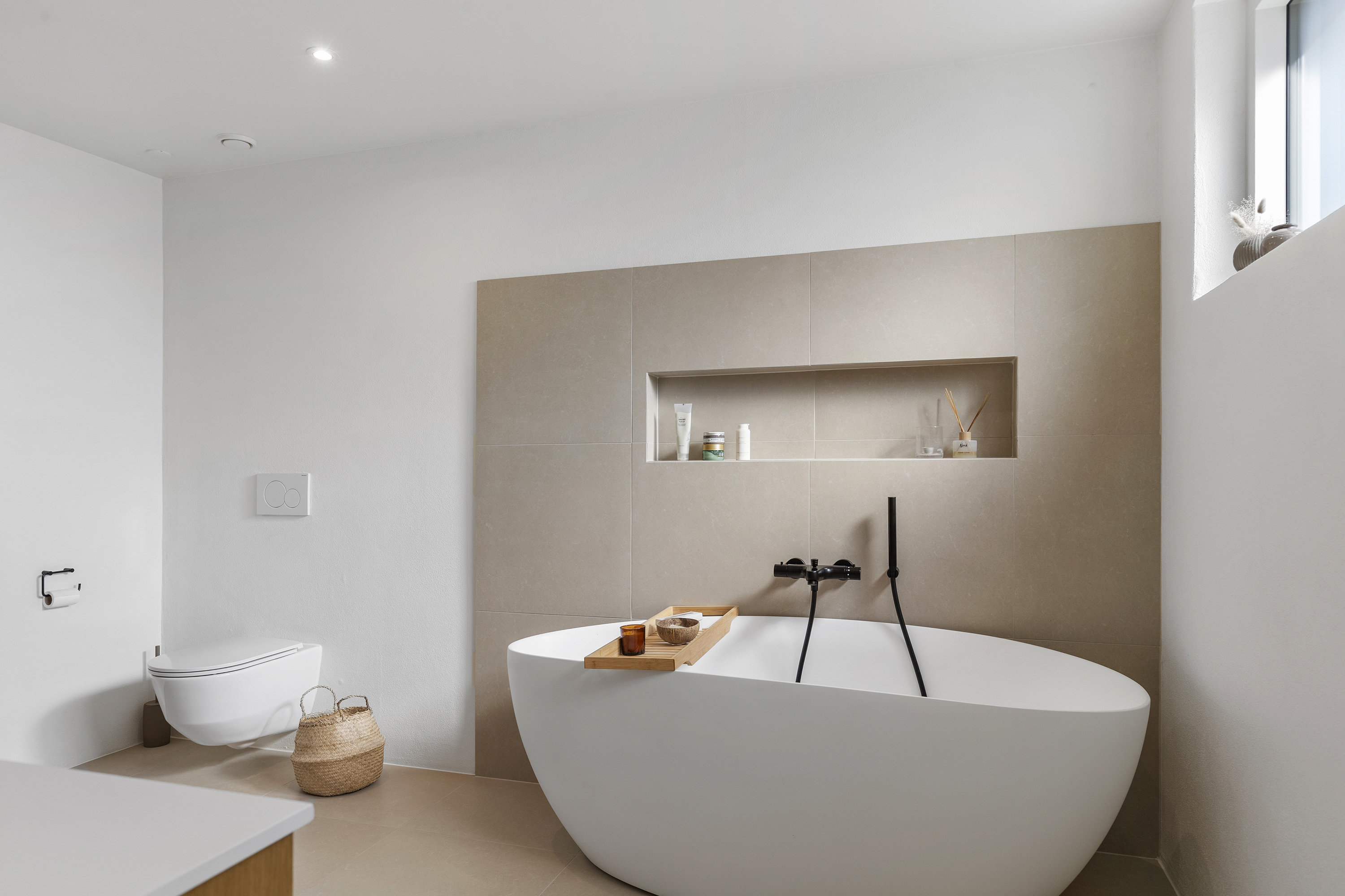 Fremhævet badeværelse billede i fuldskærmstilstand. Billede af Dr. Louises Vej 6, 9600 Aars