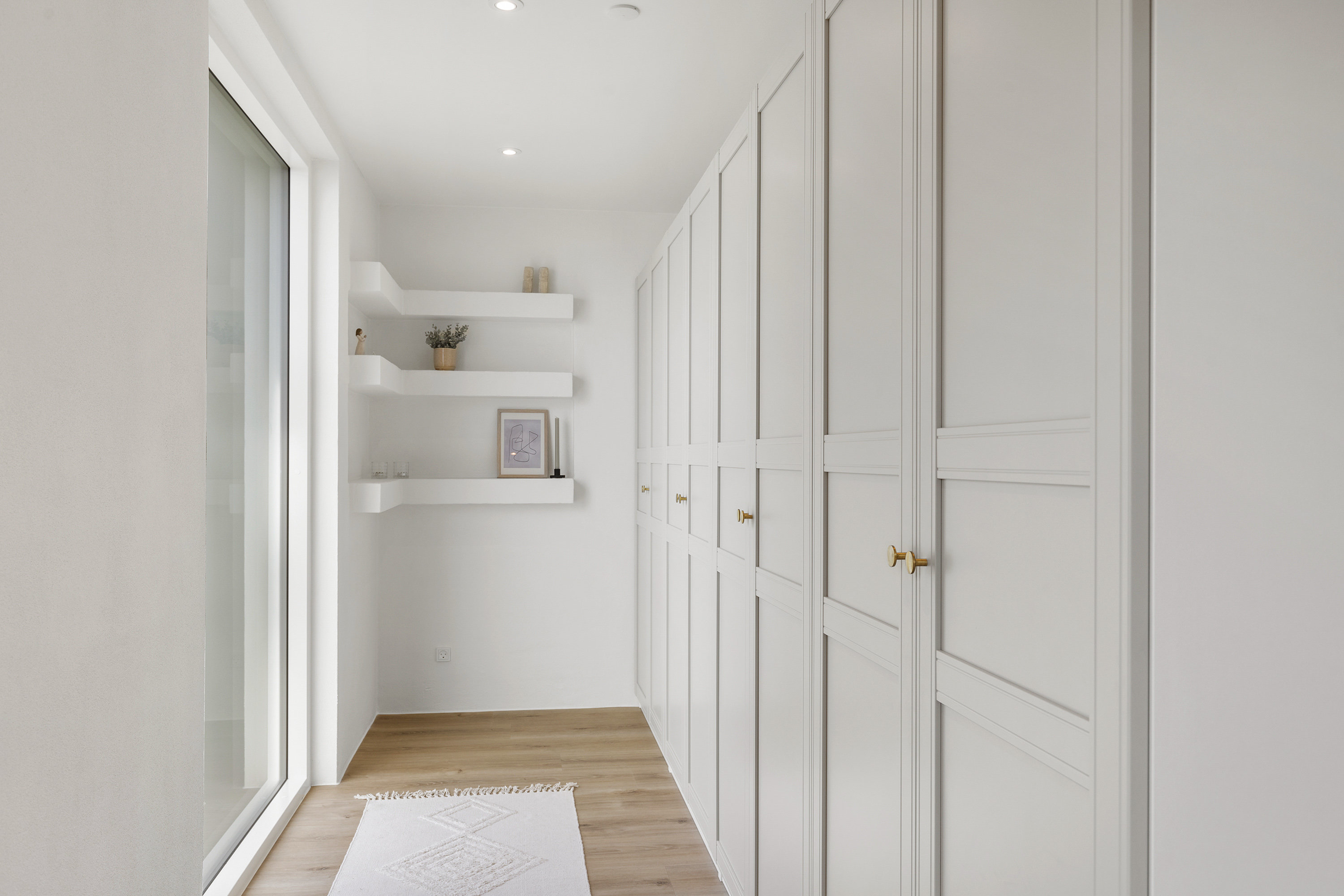 Fremhævet walkin closet billede i fuldskærmstilstand. Billede af Dr. Louises Vej 6, 9600 Aars