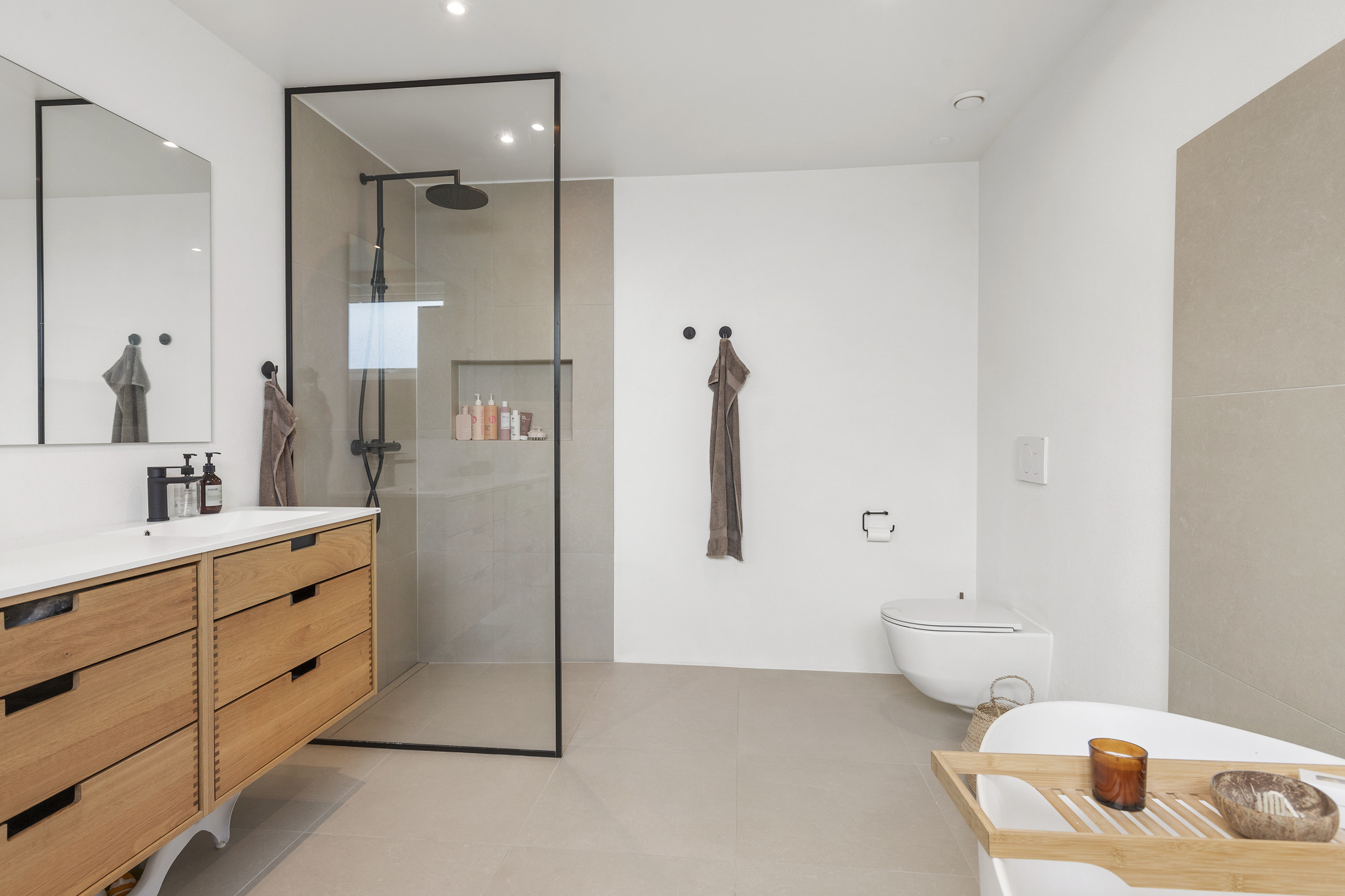 Fremhævet badeværelse billede i fuldskærmstilstand. Billede af Dr. Louises Vej 6, 9600 Aars