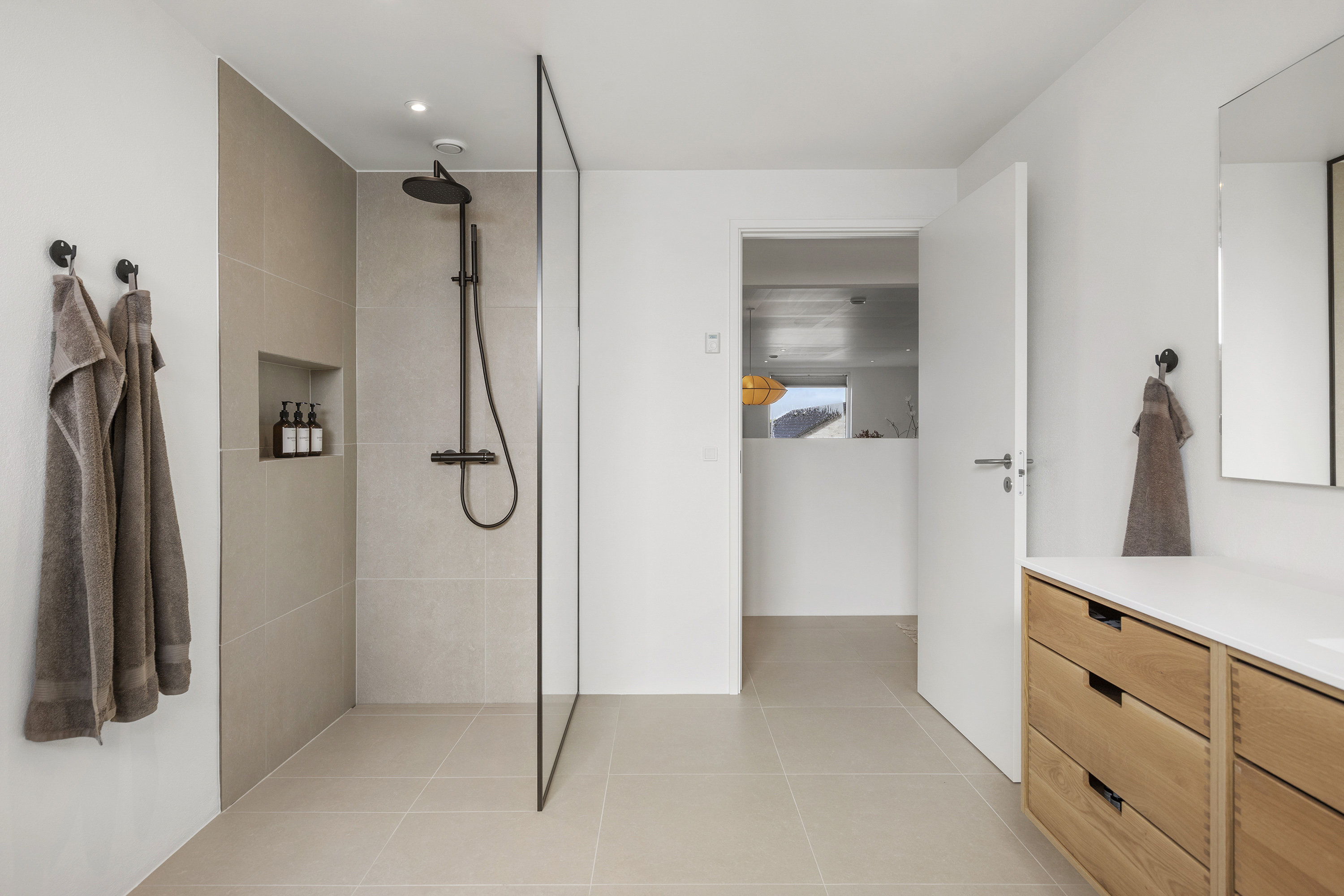 Fremhævet badeværelse billede i fuldskærmstilstand. Billede af Dr. Louises Vej 6, 9600 Aars