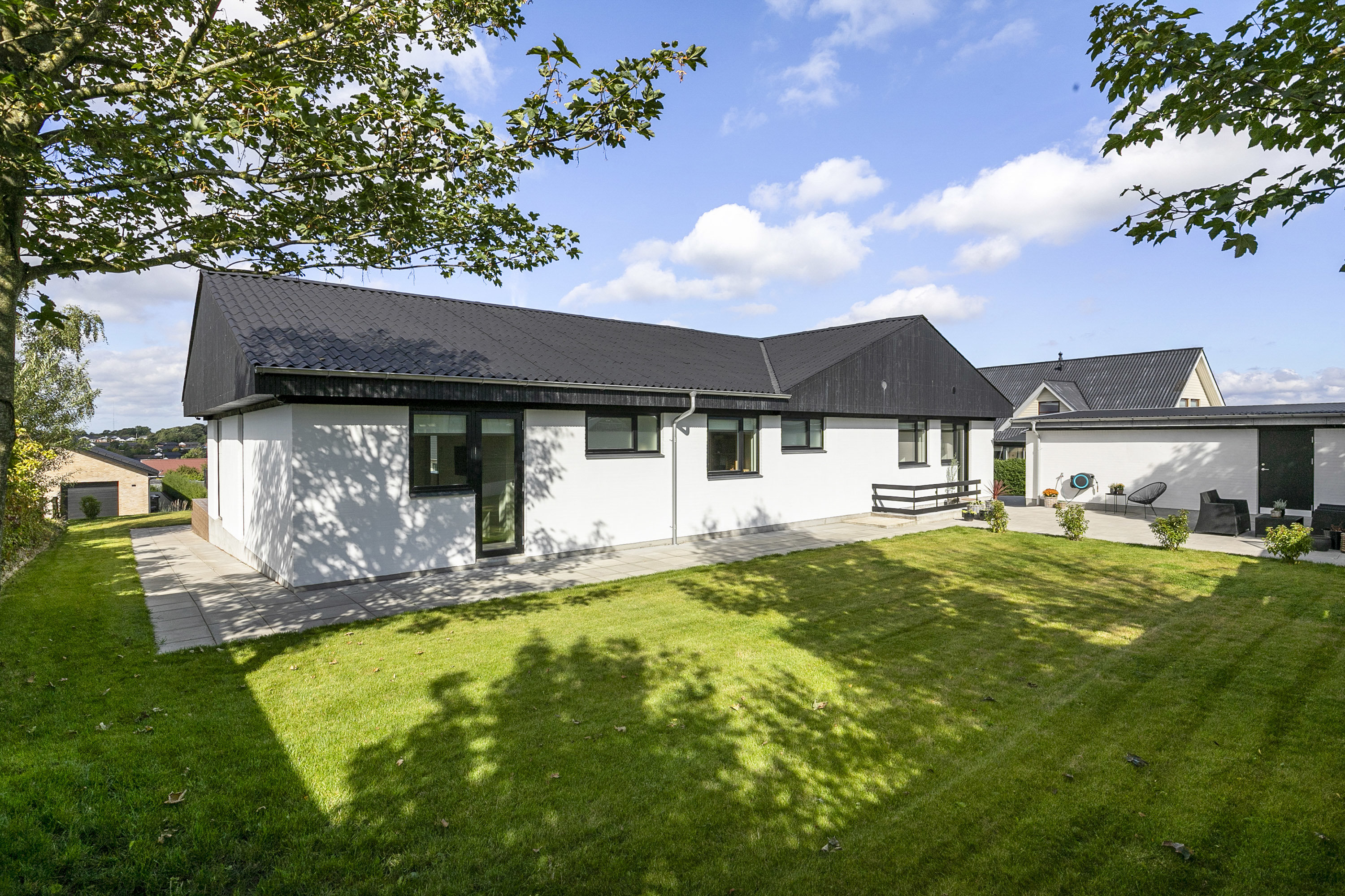 Fremhævet facade billede i fuldskærmstilstand. Billede af Dr. Louises Vej 6, 9600 Aars