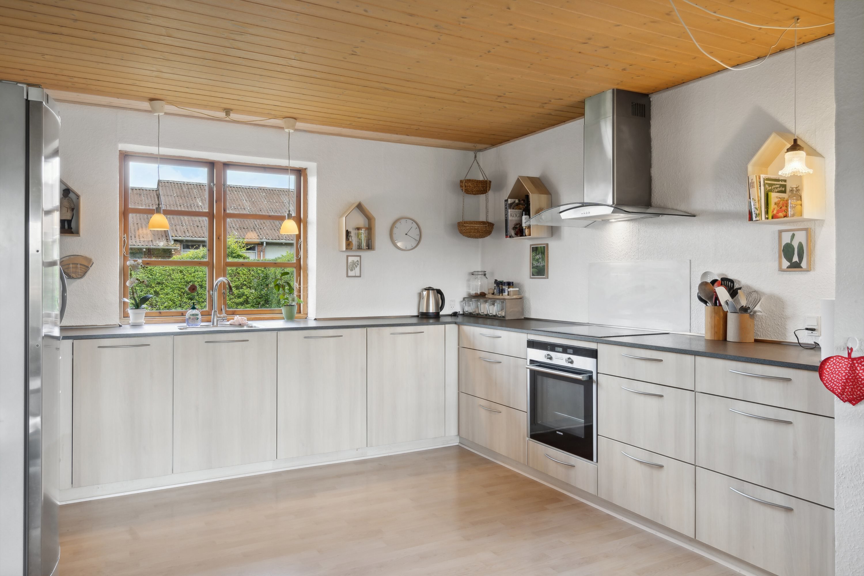 Fremhævet køkken billede i fuldskærmstilstand. Billede af Nørrevænget 7, Fjelstervang, 6933 Kibæk