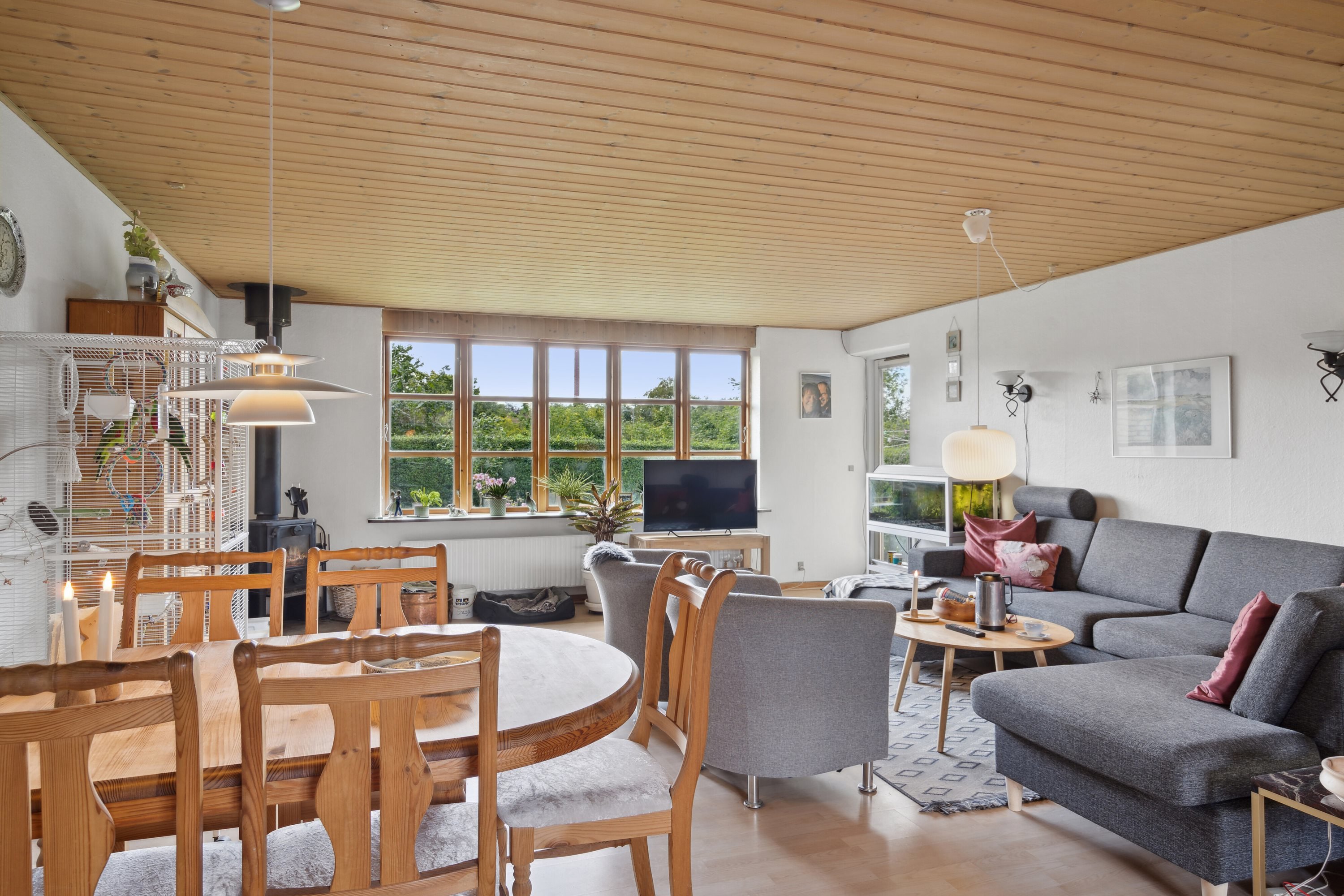 Fremhævet stue billede i fuldskærmstilstand. Billede af Nørrevænget 7, Fjelstervang, 6933 Kibæk