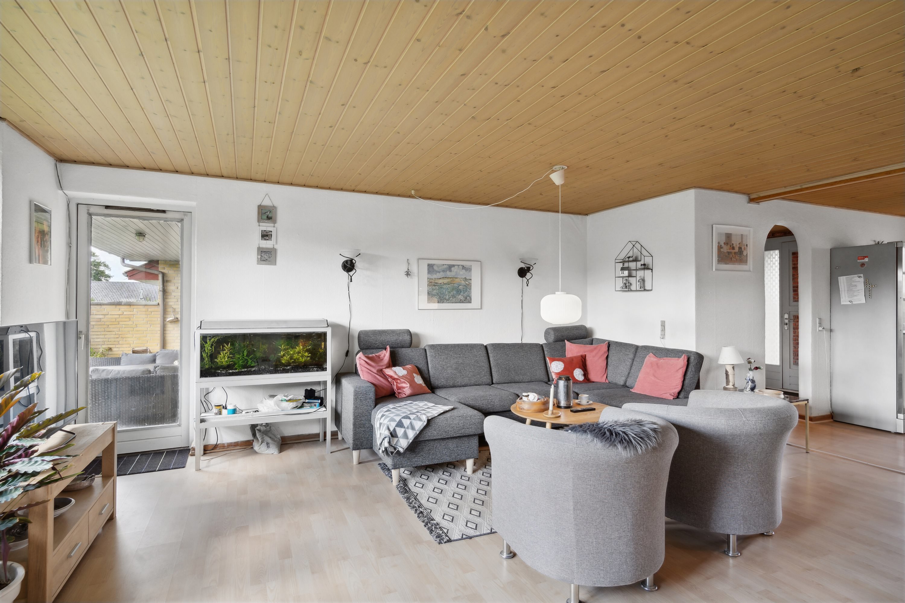 Fremhævet stue billede i fuldskærmstilstand. Billede af Nørrevænget 7, Fjelstervang, 6933 Kibæk