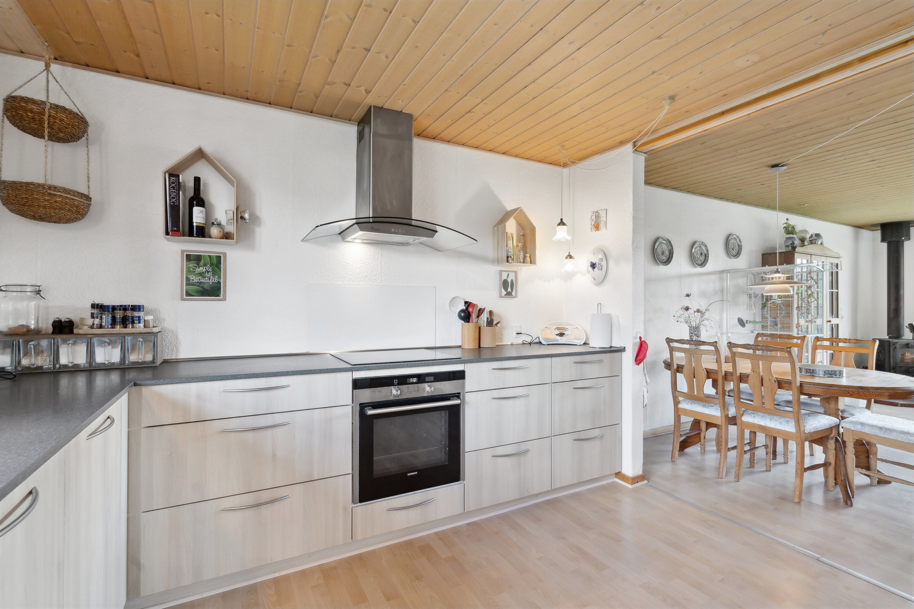 Fremhævet køkken billede i fuldskærmstilstand. Billede af Nørrevænget 7, Fjelstervang, 6933 Kibæk