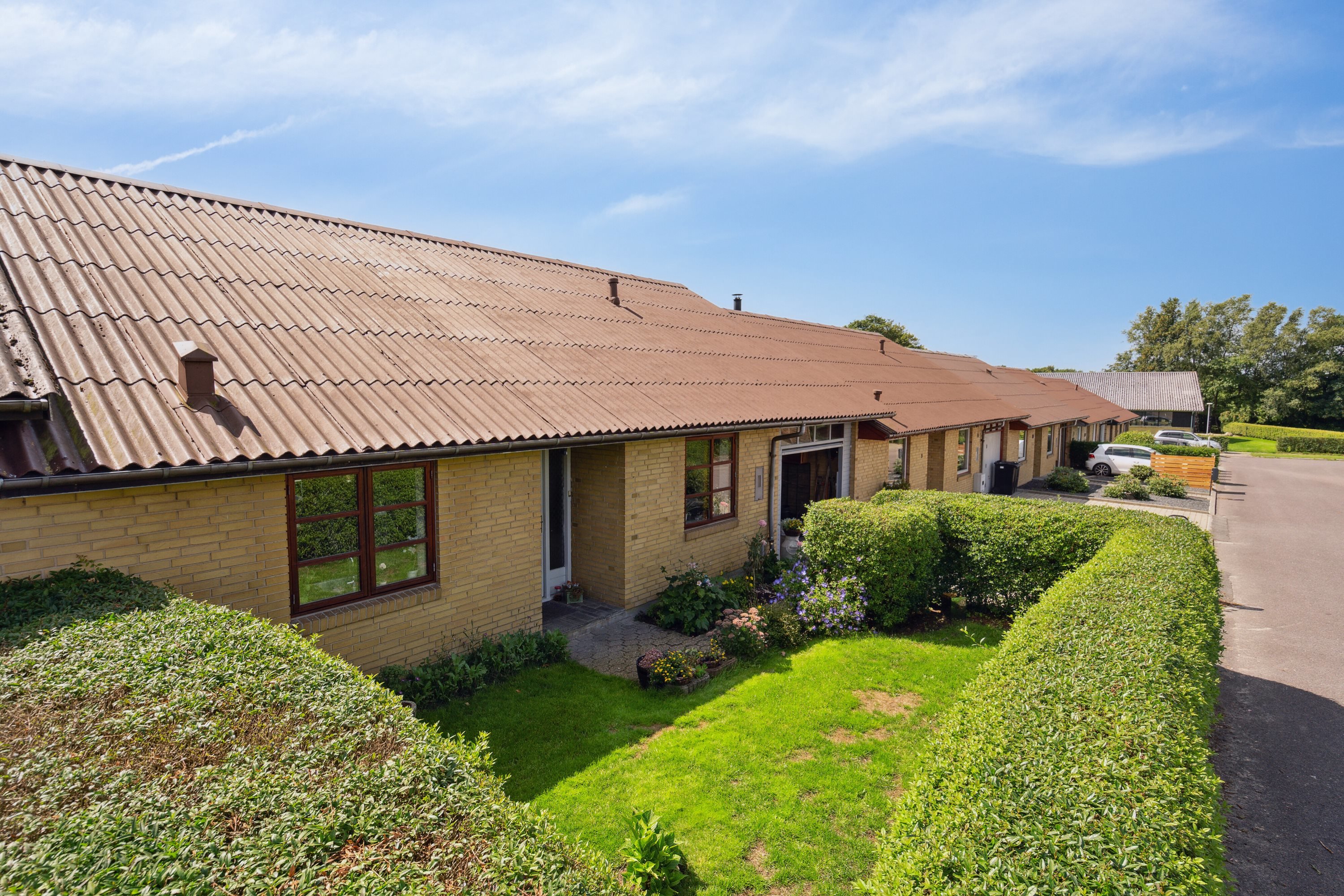 Fremhævet facade billede i fuldskærmstilstand. Billede af Nørrevænget 7, Fjelstervang, 6933 Kibæk