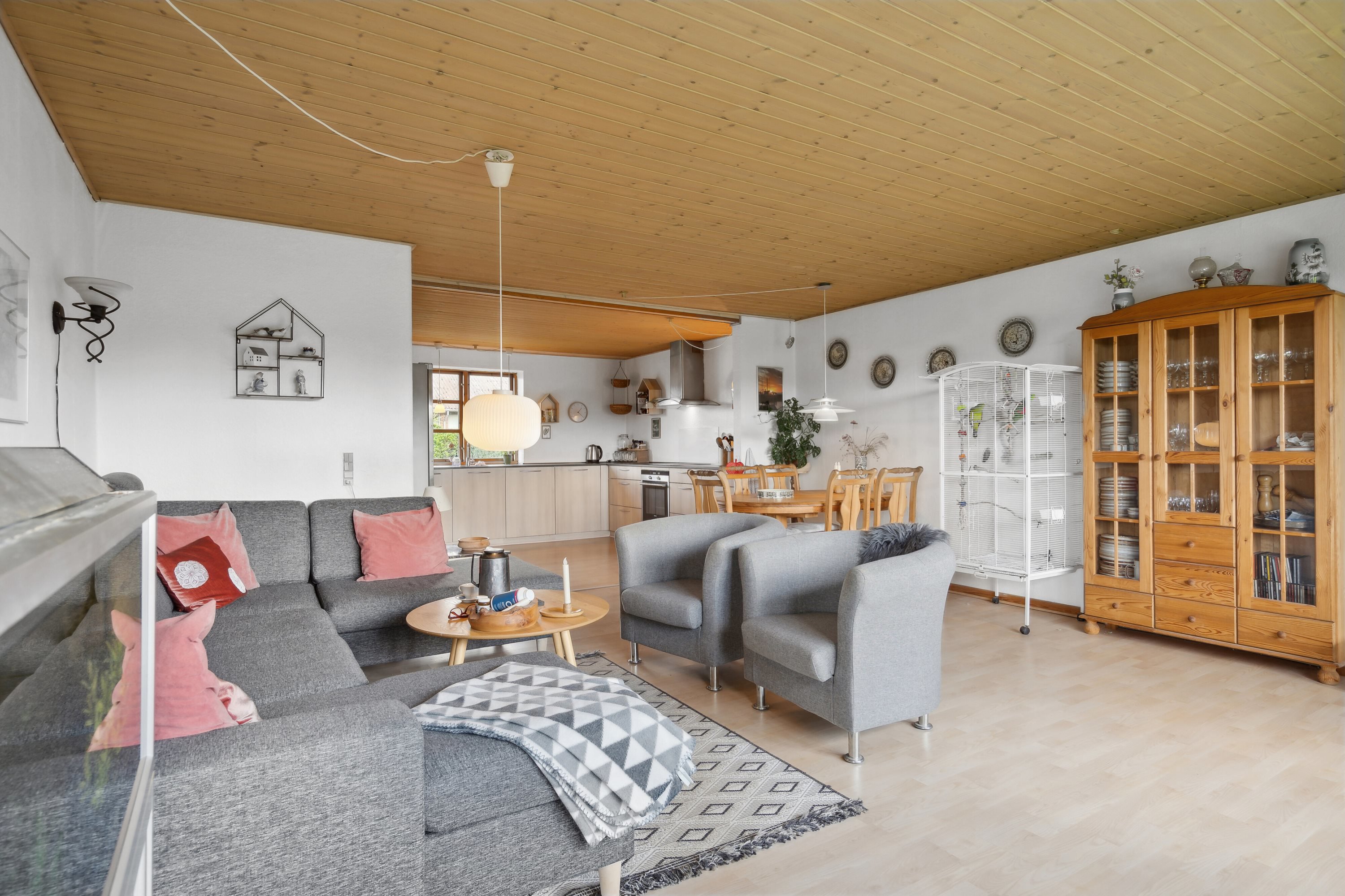 Fremhævet stue billede i fuldskærmstilstand. Billede af Nørrevænget 7, Fjelstervang, 6933 Kibæk