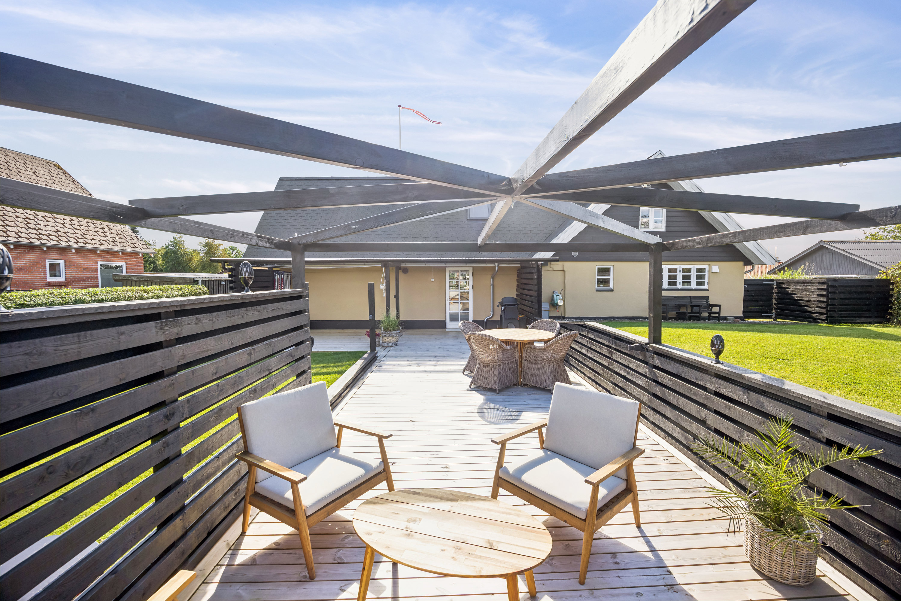 Fremhævet terrasse billede i fuldskærmstilstand. Billede af Blåkildevej 25, 9510 Arden