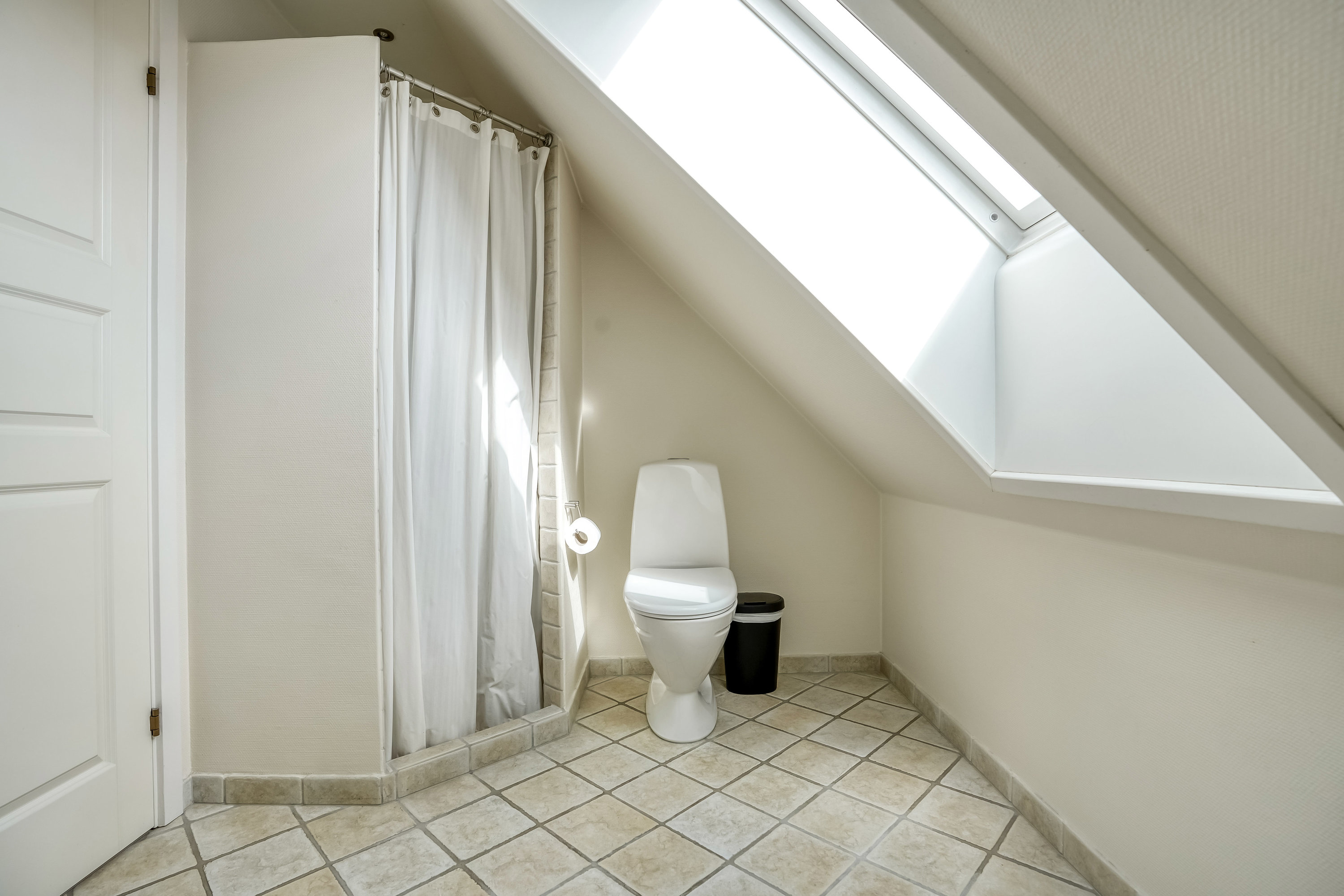 Fremhævet badeværelse billede i fuldskærmstilstand. Billede af Kirkelundvej 28, Bellinge, 5250 Odense SV