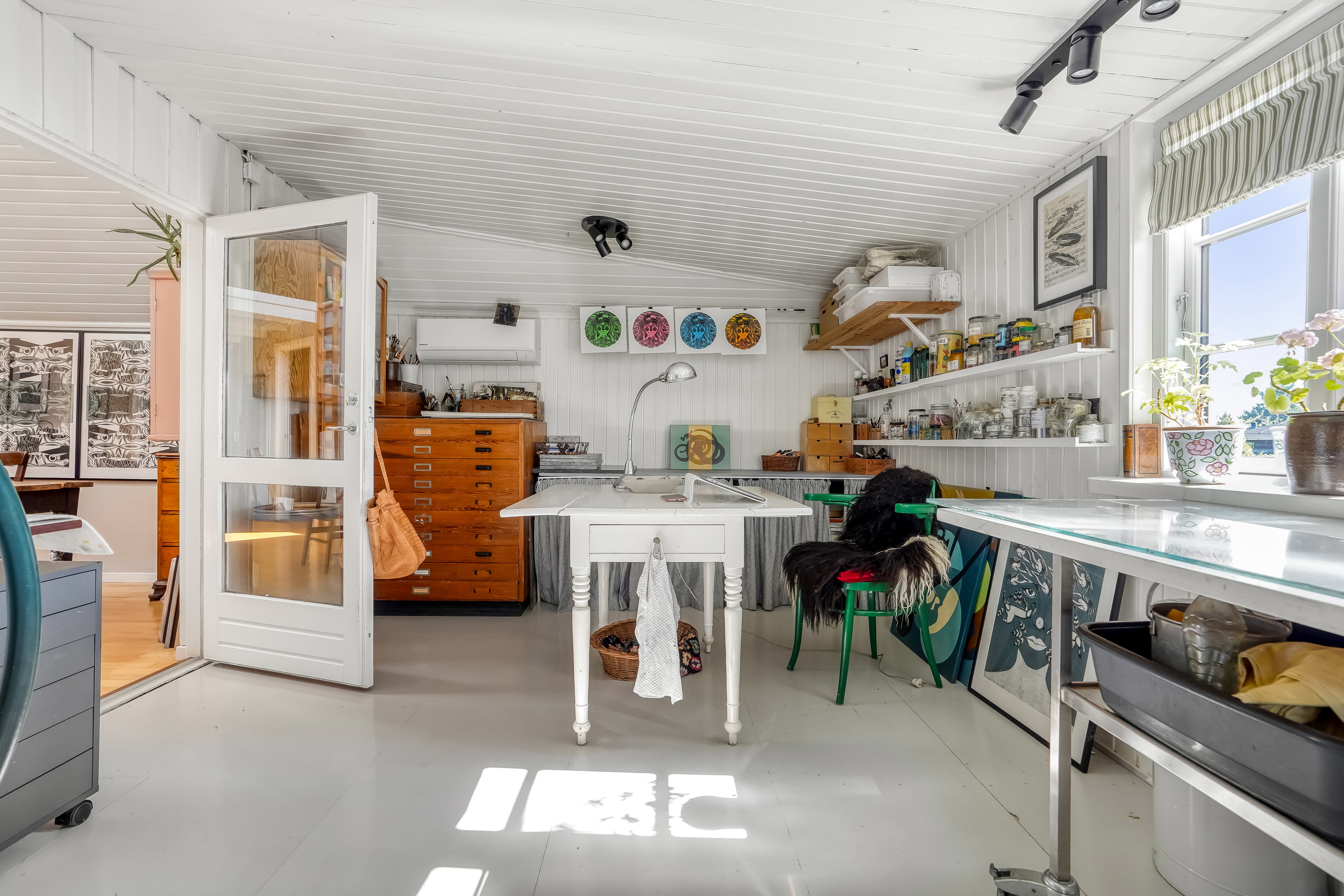 Fremhævet stue billede i fuldskærmstilstand. Billede af Ø.Strandløkkevej 3, 5300 Kerteminde