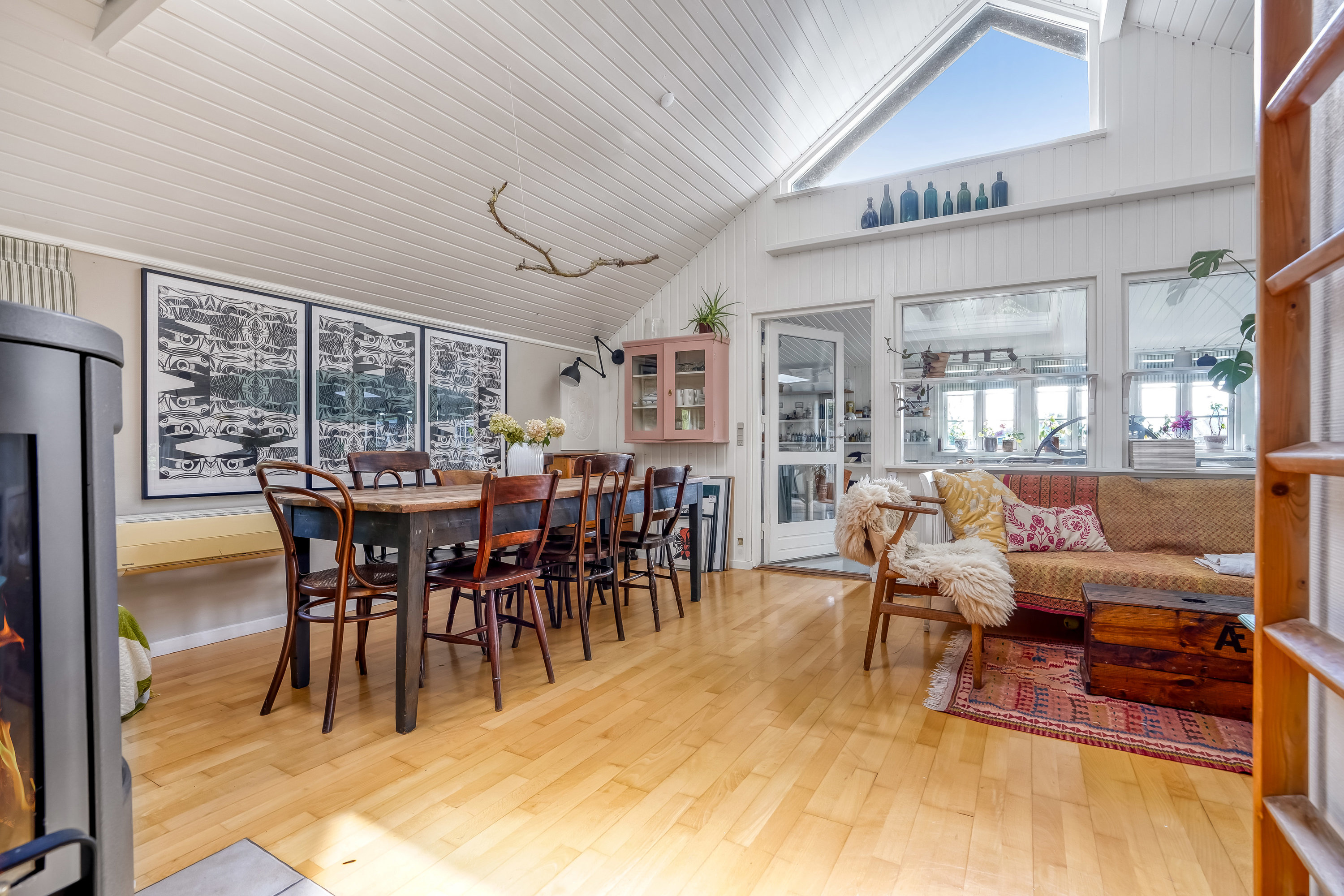 Fremhævet stue billede i fuldskærmstilstand. Billede af Ø.Strandløkkevej 3, 5300 Kerteminde