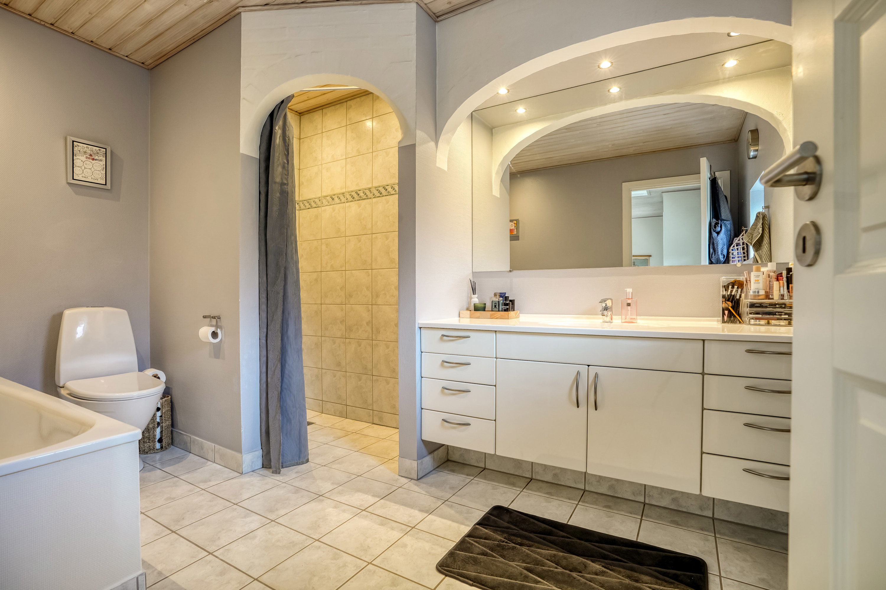 Fremhævet badeværelse billede i fuldskærmstilstand. Billede af Kirkelundvej 28, Bellinge, 5250 Odense SV