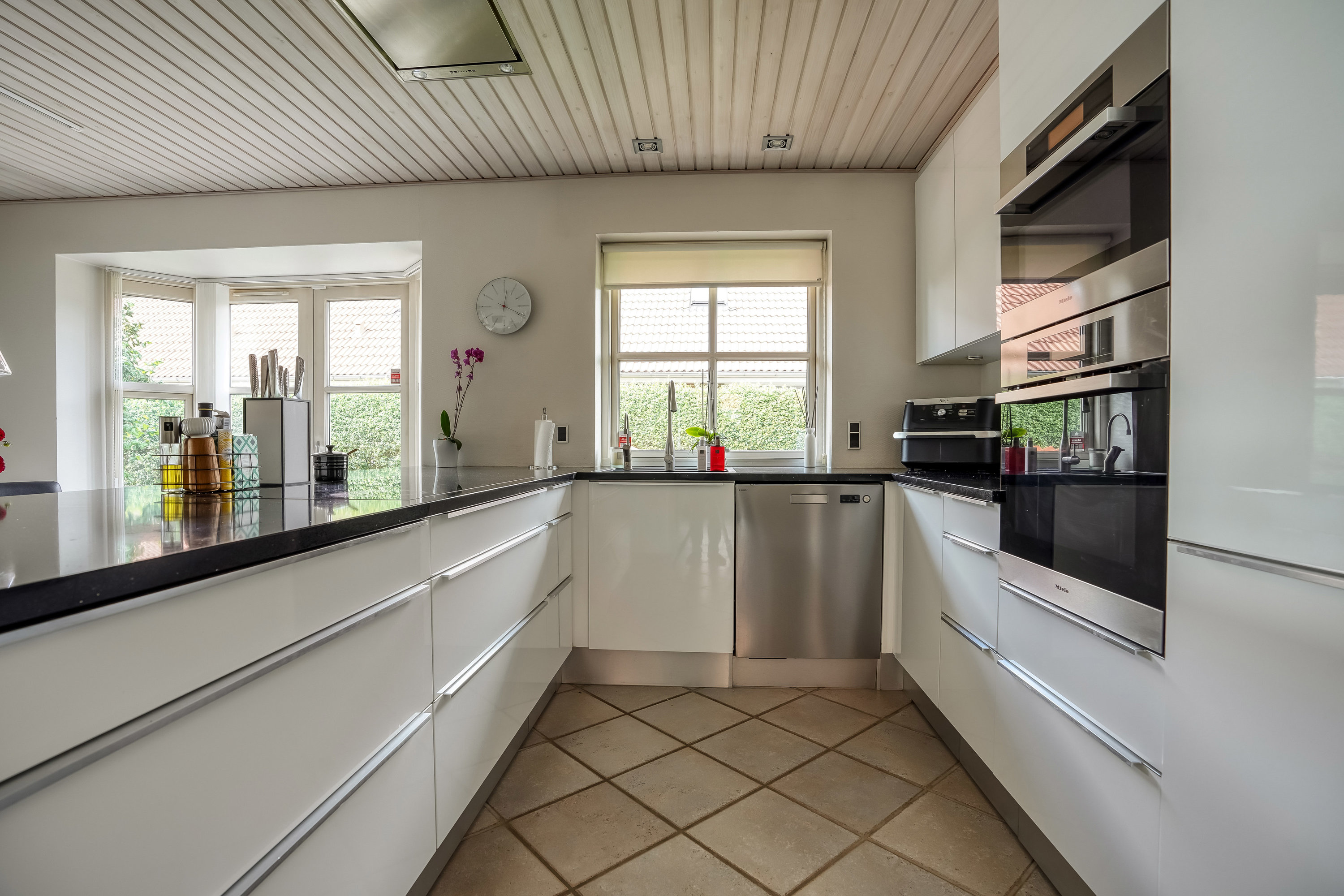 Fremhævet køkken billede i fuldskærmstilstand. Billede af Kirkelundvej 28, Bellinge, 5250 Odense SV