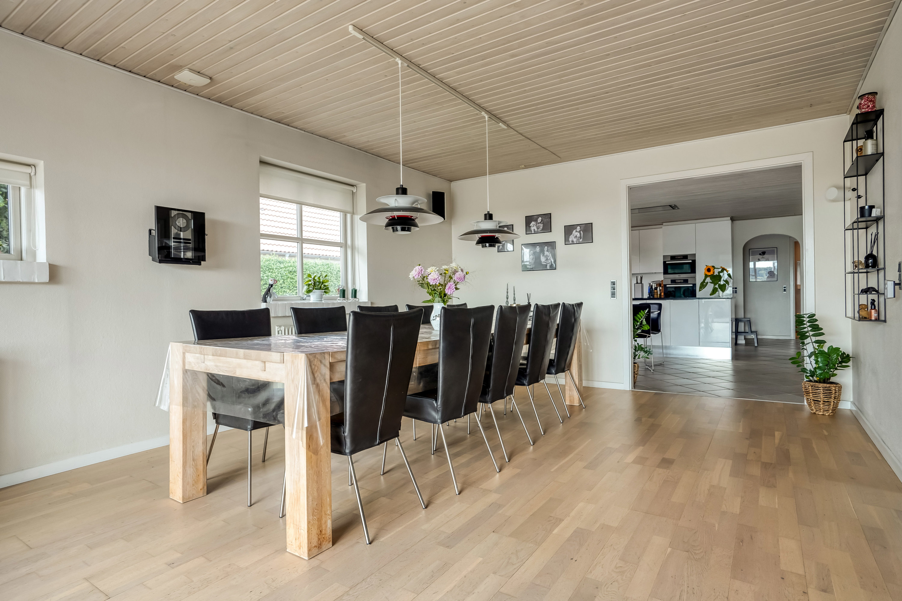 Fremhævet stue billede i fuldskærmstilstand. Billede af Kirkelundvej 28, Bellinge, 5250 Odense SV