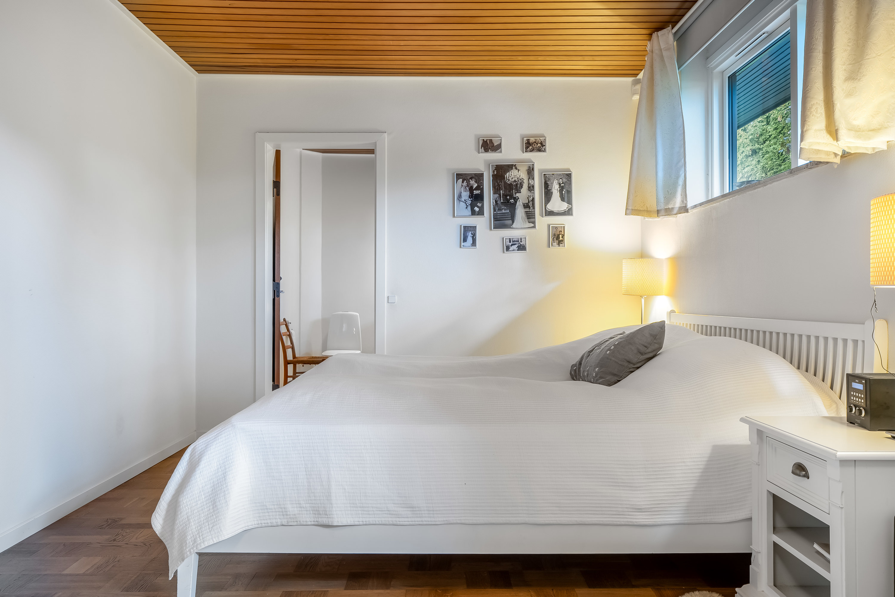 Fremhævet soveværelse billede i fuldskærmstilstand. Billede af Digemestervej 3, 3400 Hillerød